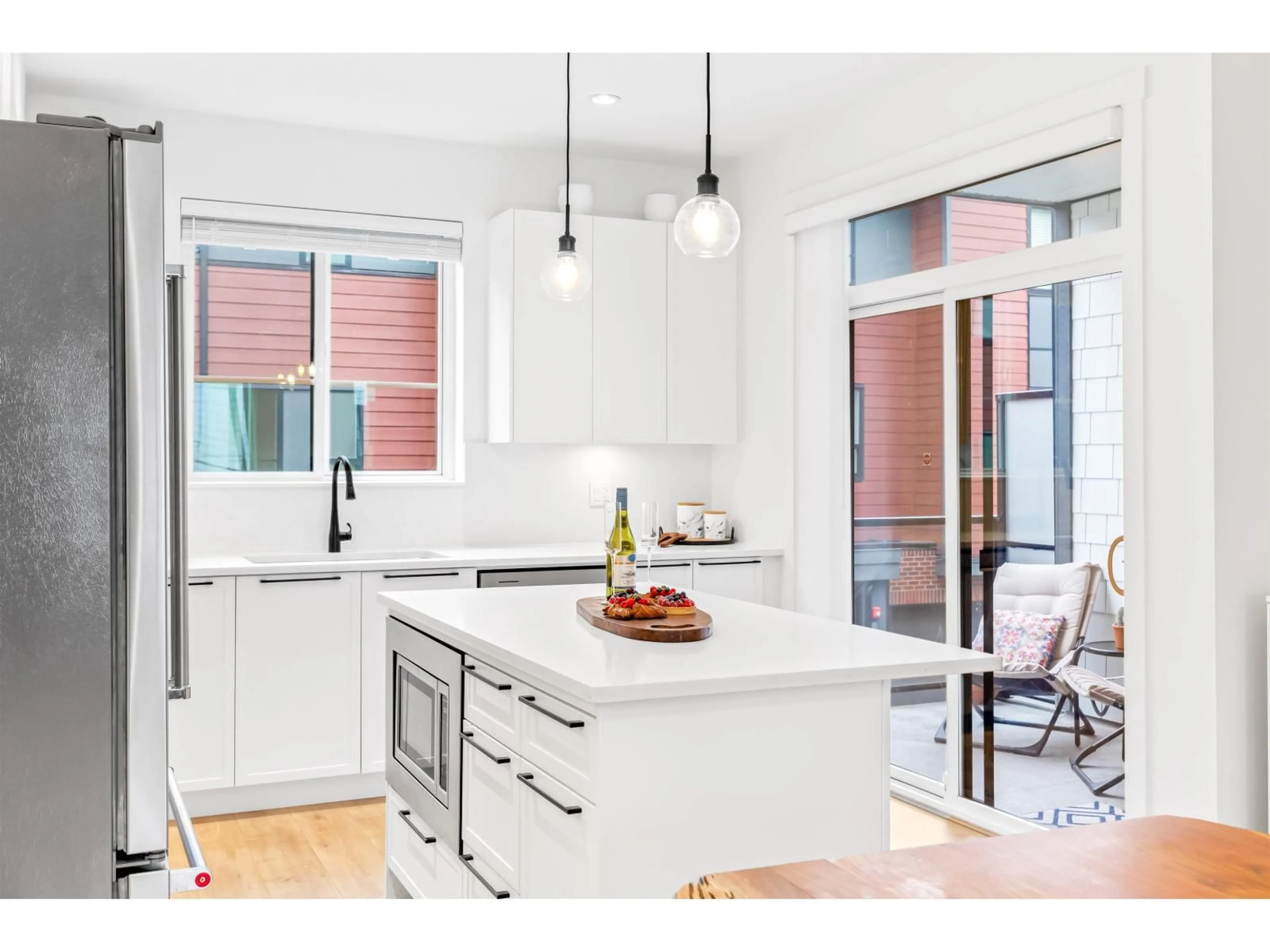 Contemporary kitchen, ceramic/tile floor for 18 - 19897 75A, Langley British Columbia V2Y3S2