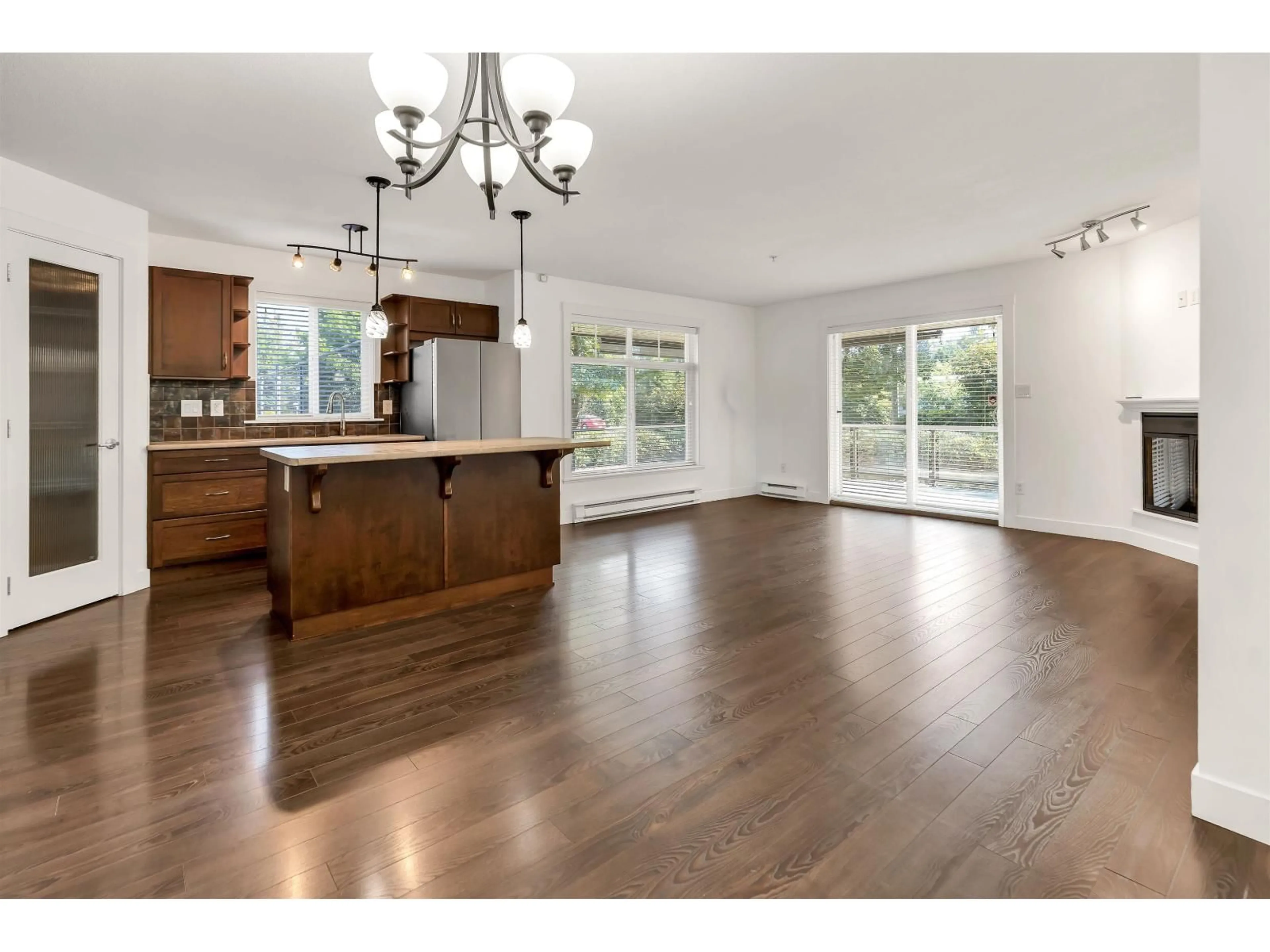 Open concept kitchen, wood/laminate floor for 108 - 2038 SANDALWOOD, Abbotsford British Columbia V2S3H6