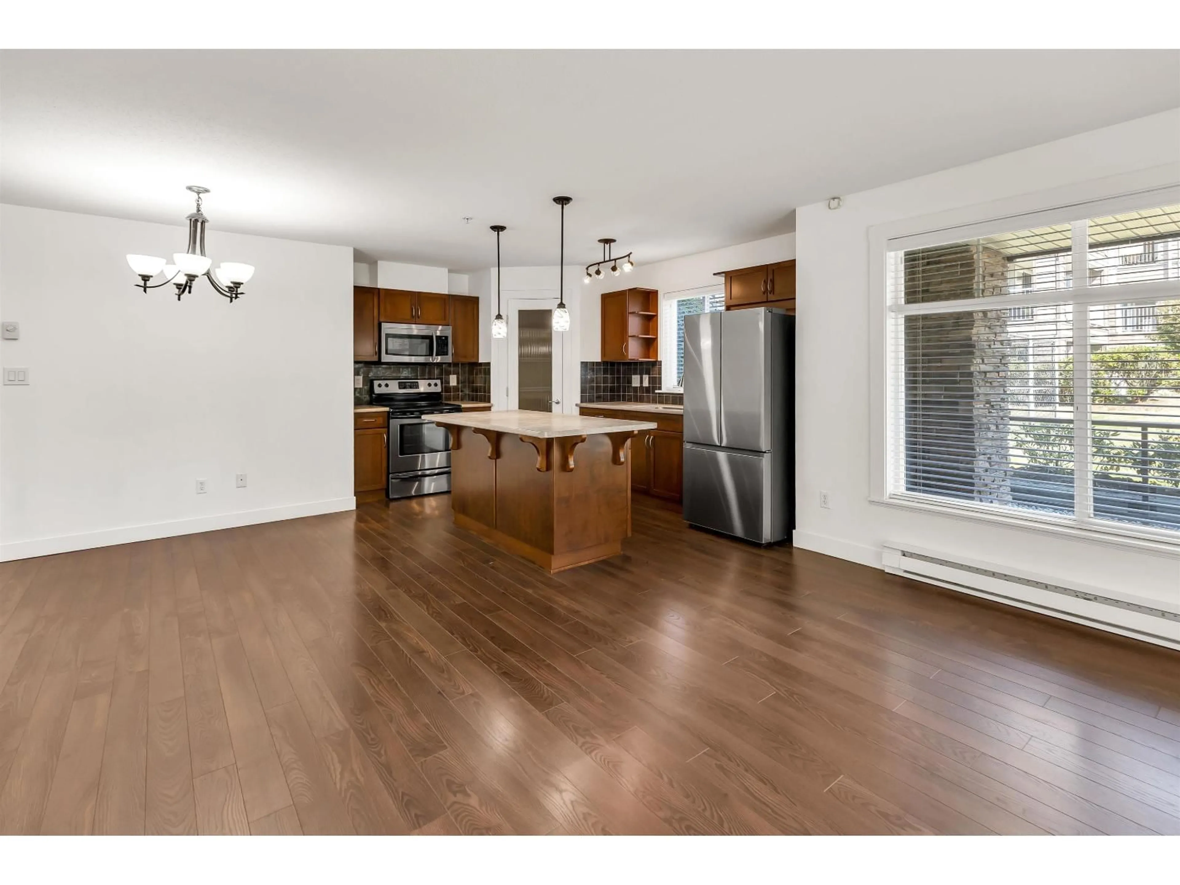 Open concept kitchen, wood/laminate floor for 108 - 2038 SANDALWOOD, Abbotsford British Columbia V2S3H6