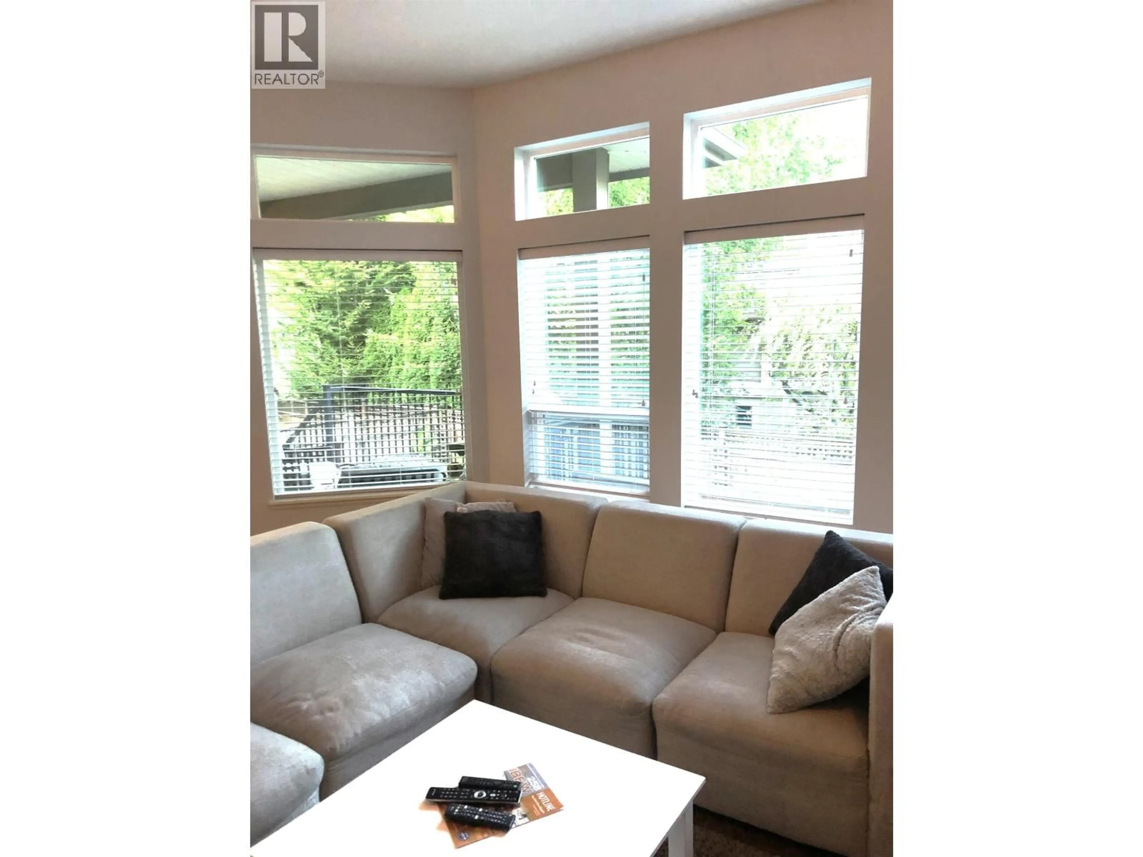 Living room with furniture, unknown for 11620 HARRIS ROAD, Pitt Meadows British Columbia V3Y0B1