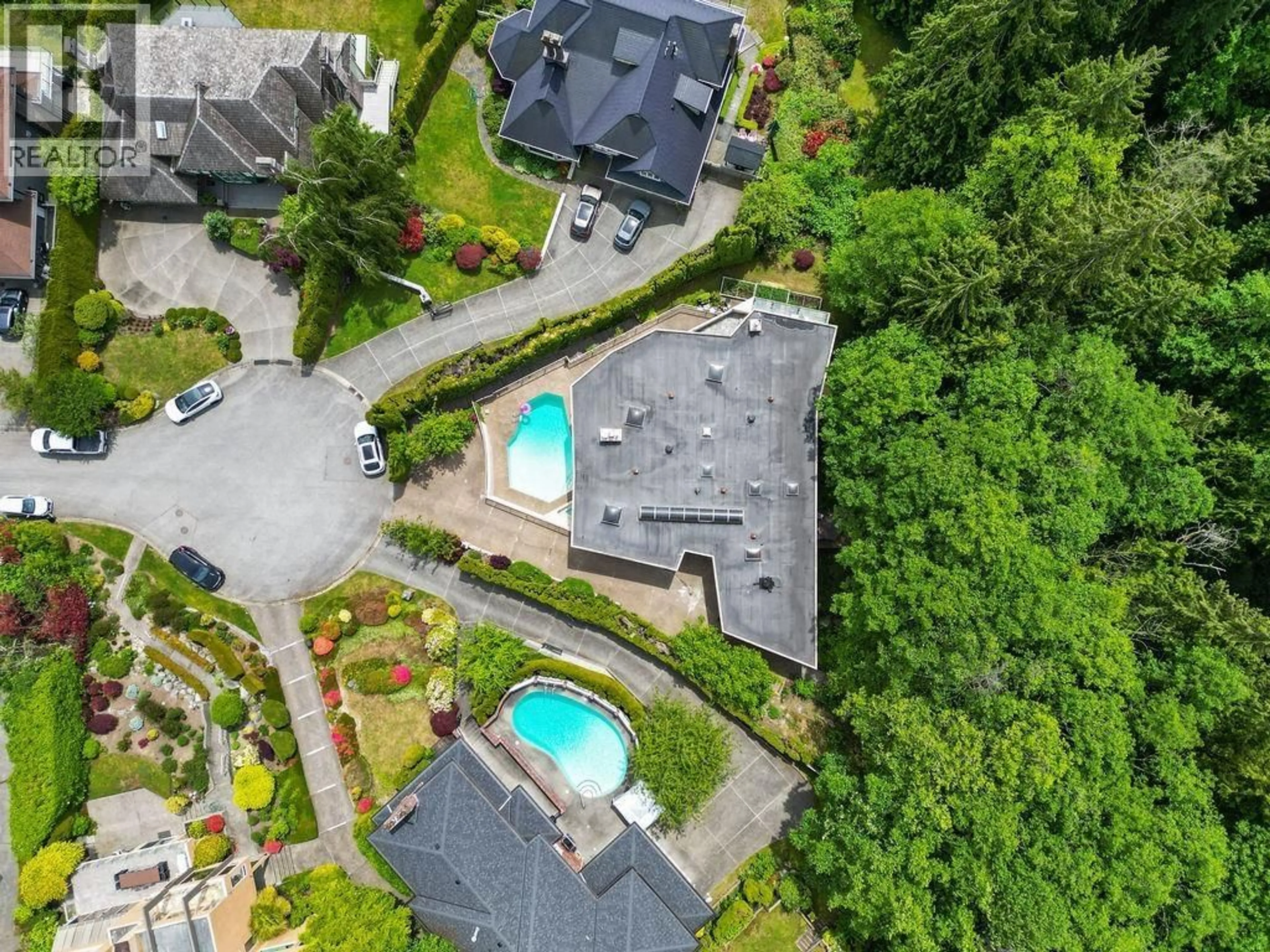 A pic from outside/outdoor area/front of a property/back of a property/a pic from drone, unknown for 2490 WESTHILL COURT, West Vancouver British Columbia V7S3A5