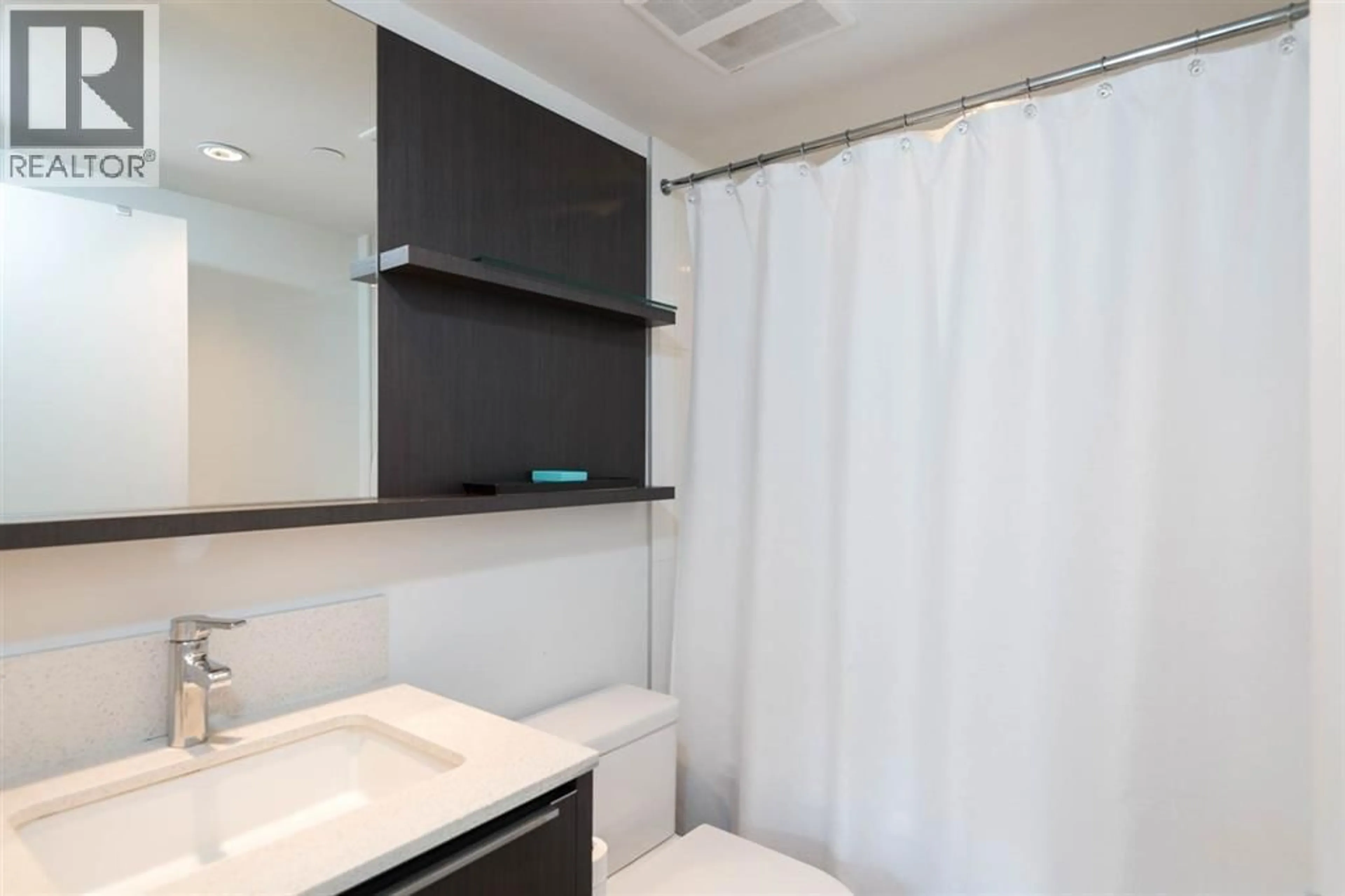Standard bathroom, unknown for 542 7TH AVENUE, Vancouver British Columbia V5Z1B3