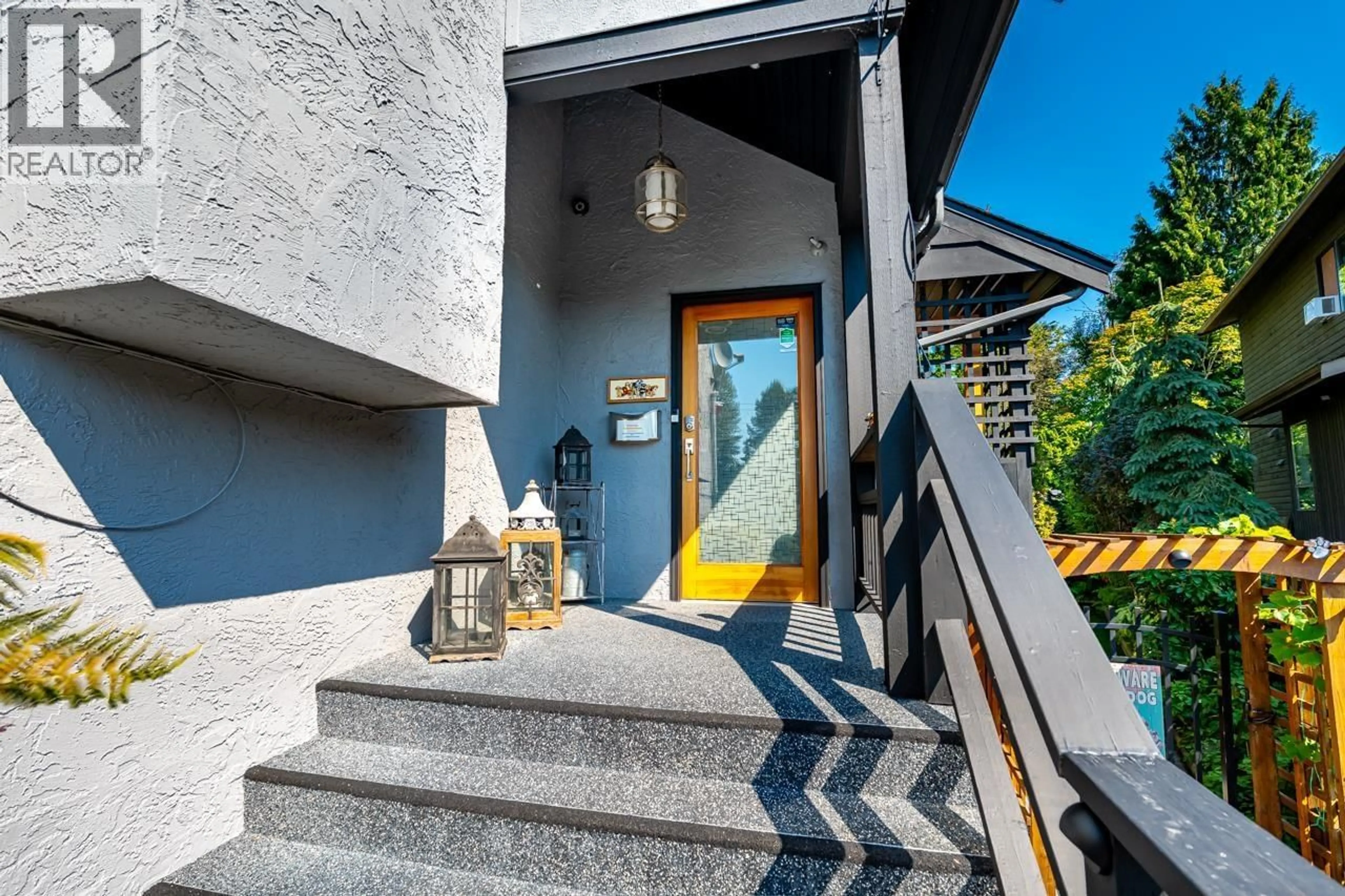 Indoor foyer for 2674 SPARROW COURT, Coquitlam British Columbia V3E1G9