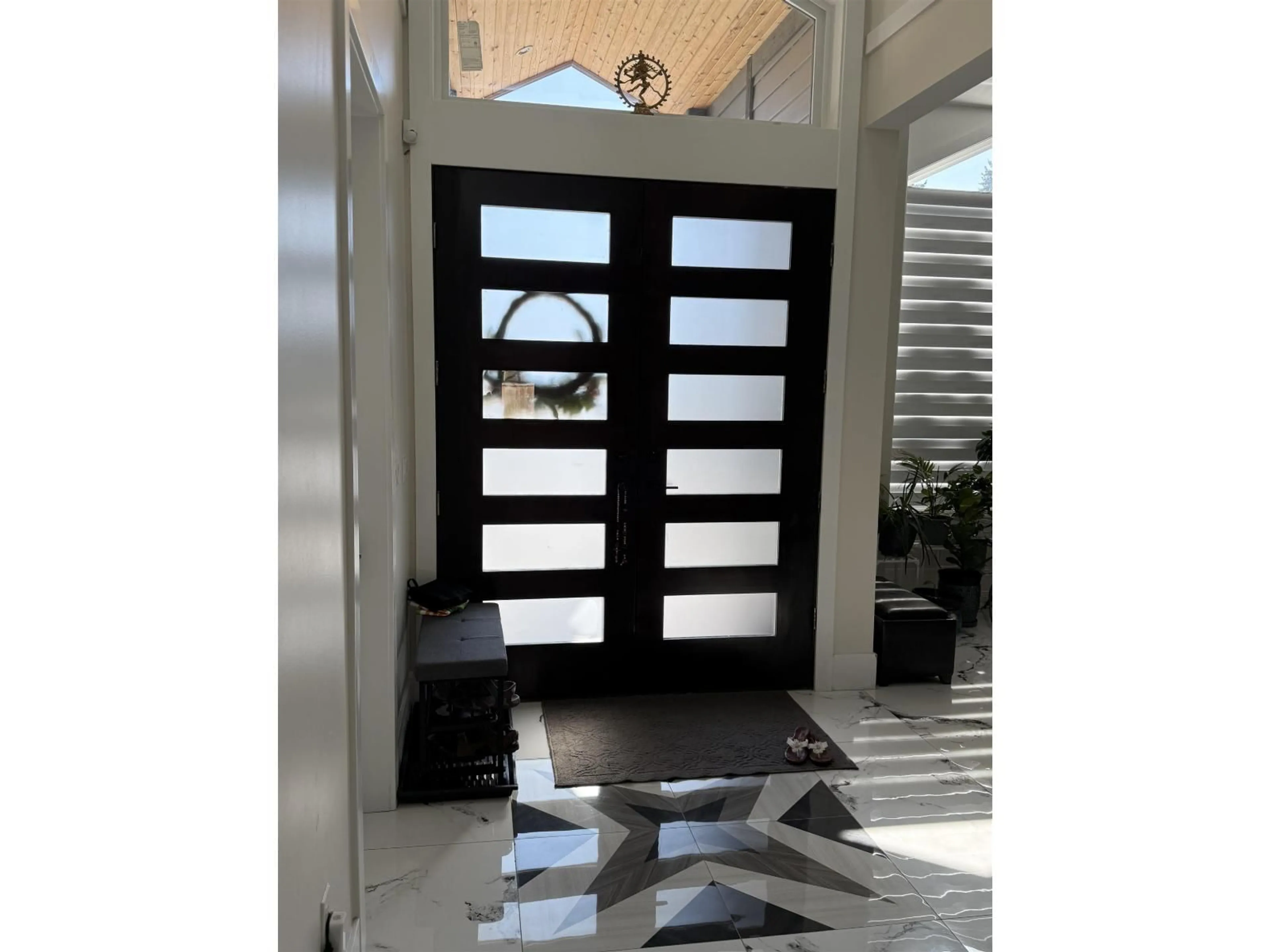 Indoor entryway for 13449 68, Surrey British Columbia V3W2G1
