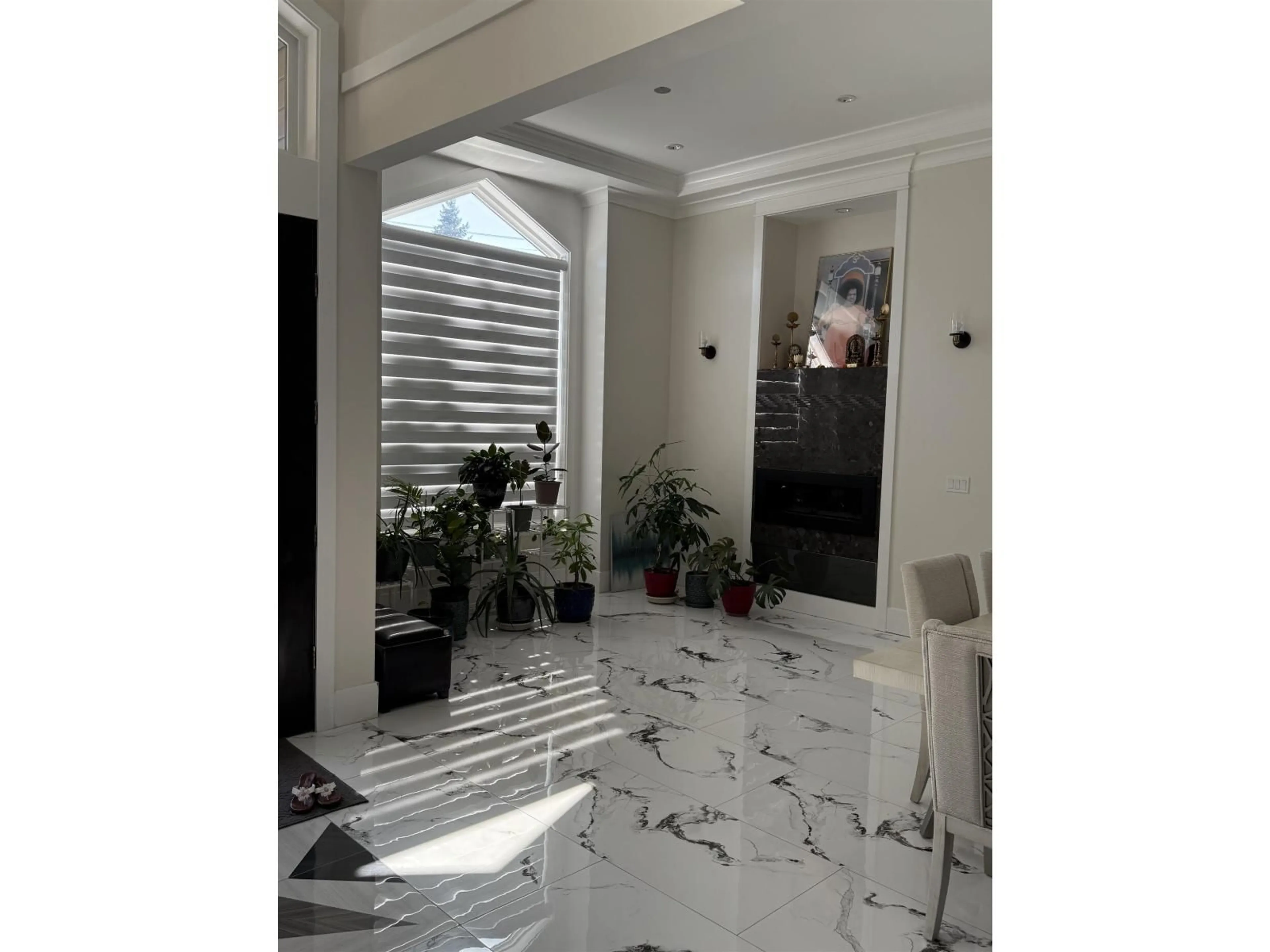 Indoor foyer for 13449 68, Surrey British Columbia V3W2G1
