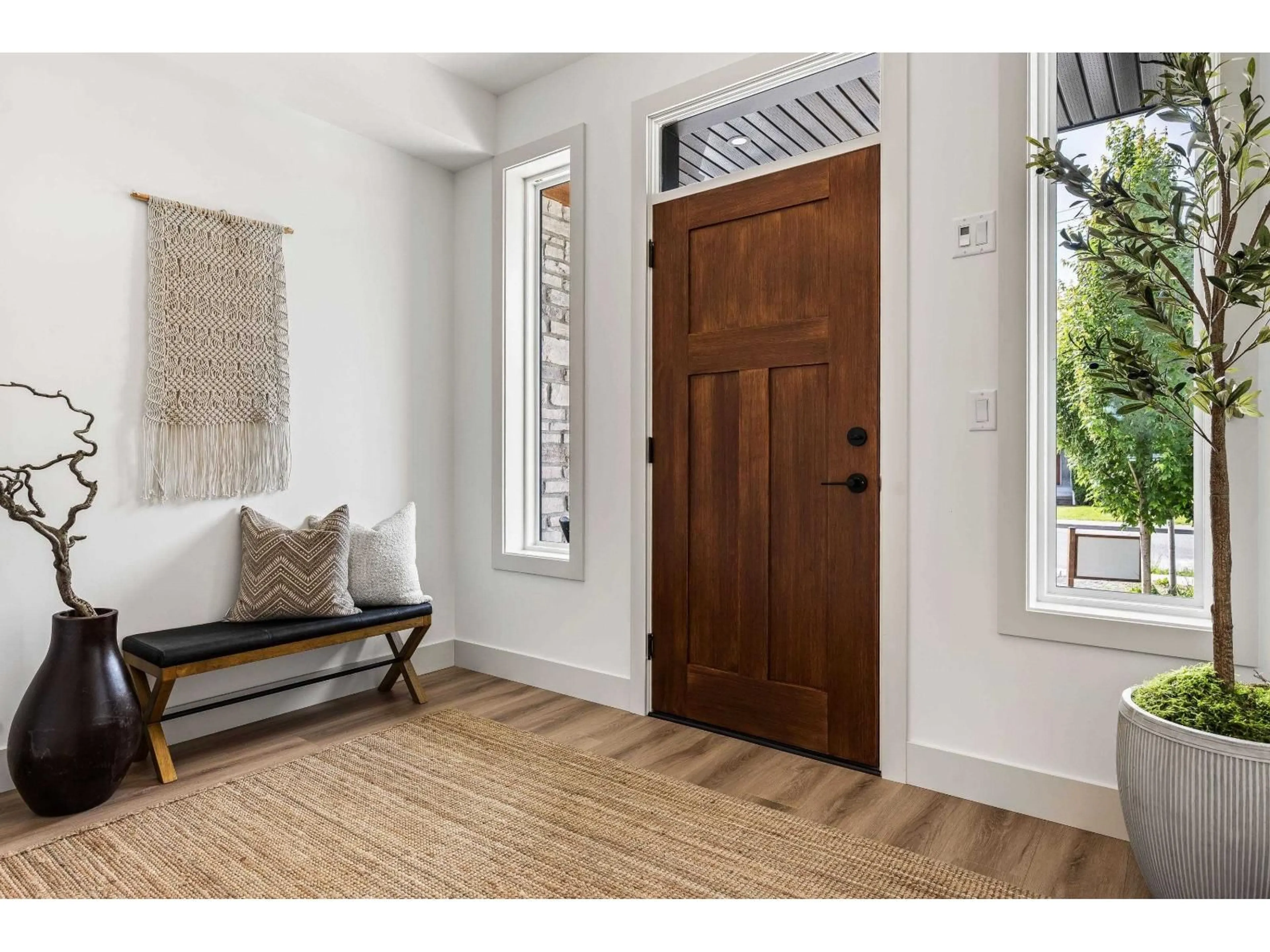 Indoor entryway for 45617 STEVENSON ROAD, Chilliwack British Columbia V2R1M6