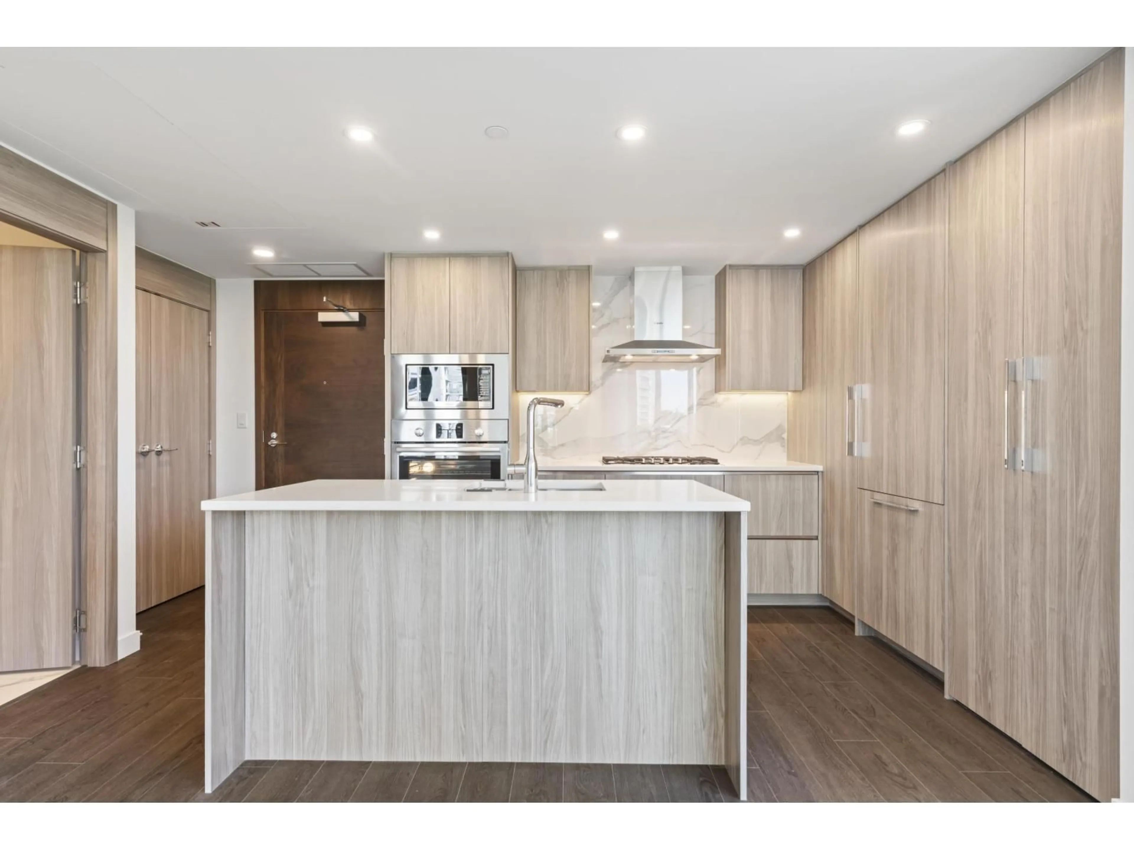 Open concept kitchen, wood/laminate floor for 408 - 13768 100, Surrey British Columbia V3T0V2