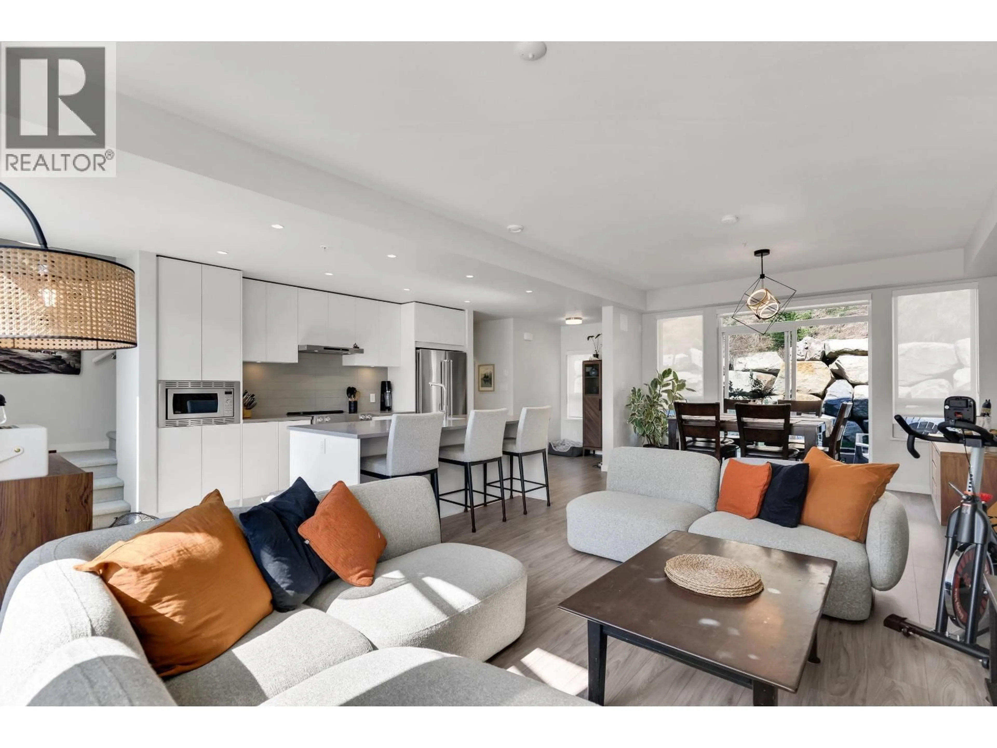 Living room with furniture, unknown for 41224 HIGHLINE PLACE, Squamish British Columbia V8B1C2