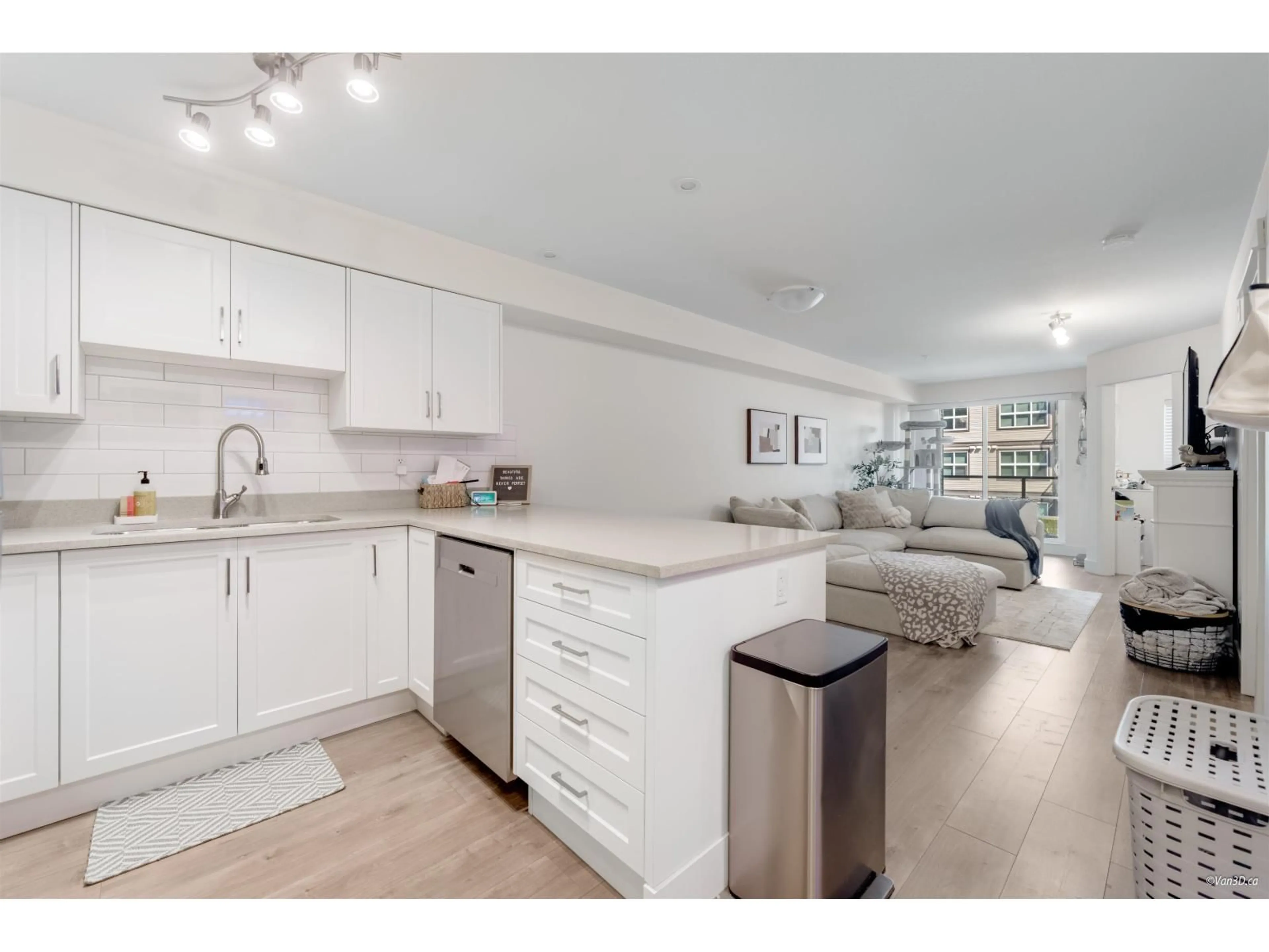 Open concept kitchen, unknown for 219 - 30515 CARDINAL, Abbotsford British Columbia V2T0A8
