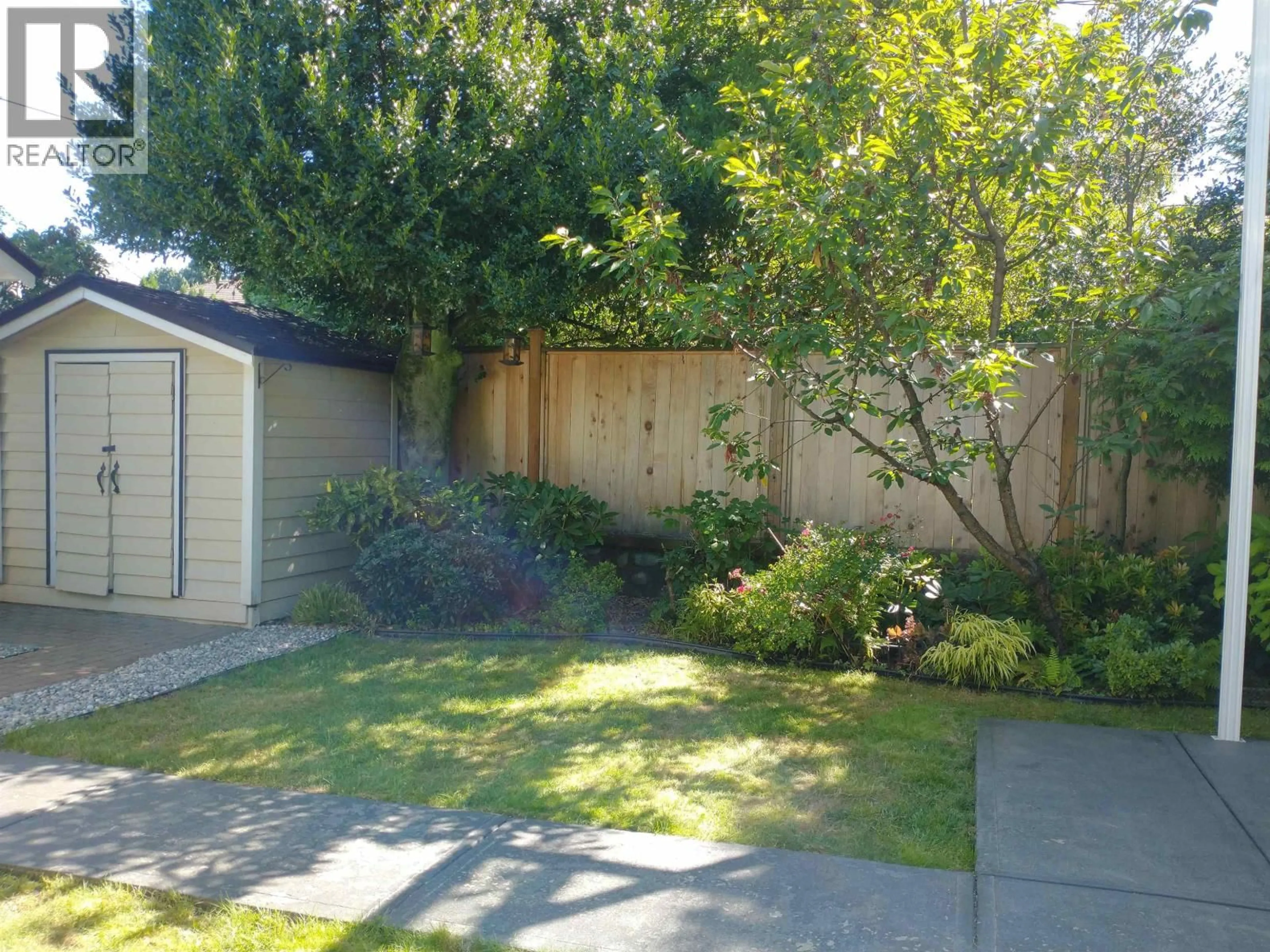 A pic from outside/outdoor area/front of a property/back of a property/a pic from drone, street for 761 26TH AVENUE, Vancouver British Columbia V5Z2E7