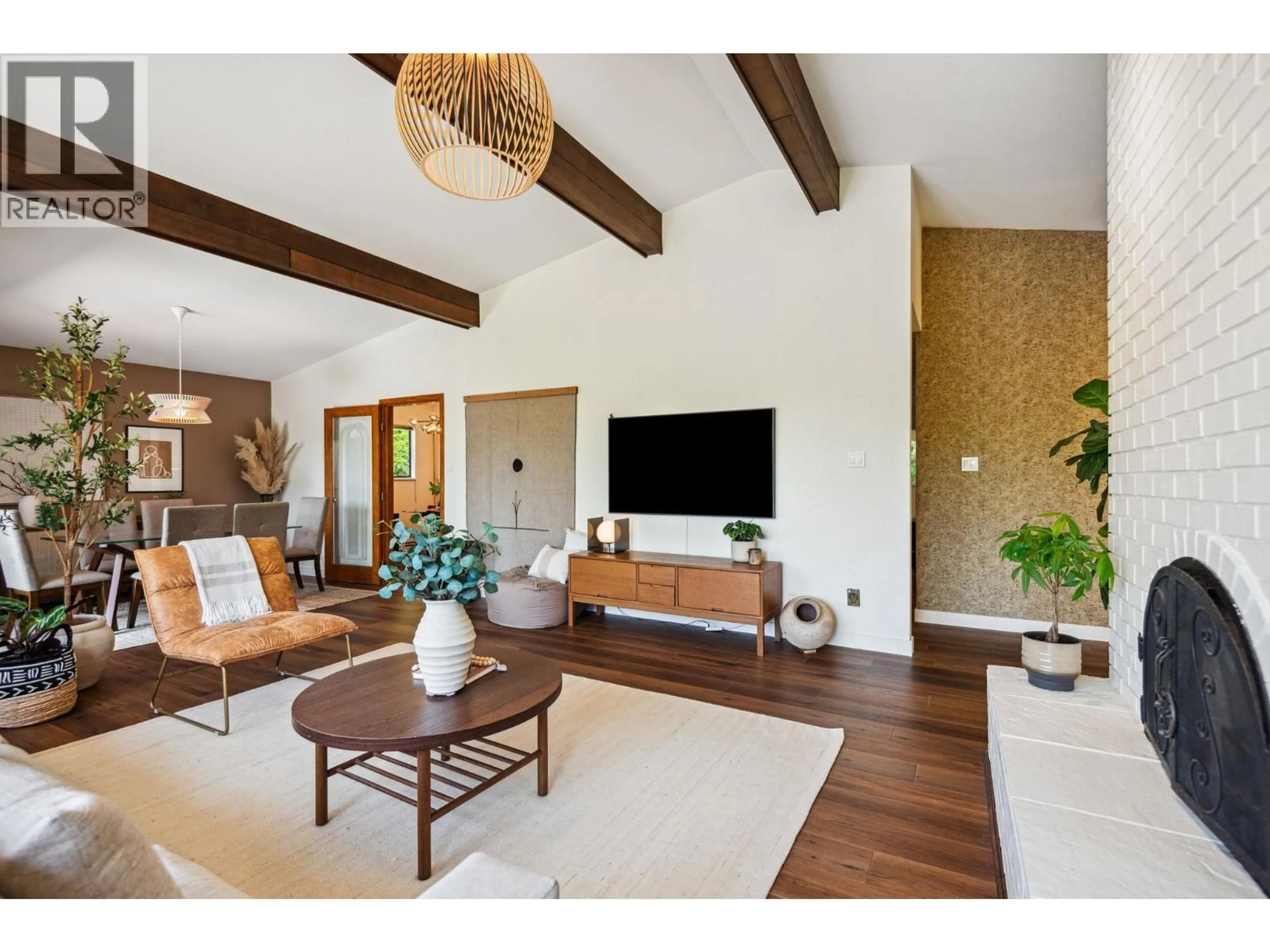 Living room with furniture, wood/laminate floor for 7766 MUNROE CRESCENT, Vancouver British Columbia V5S3J9