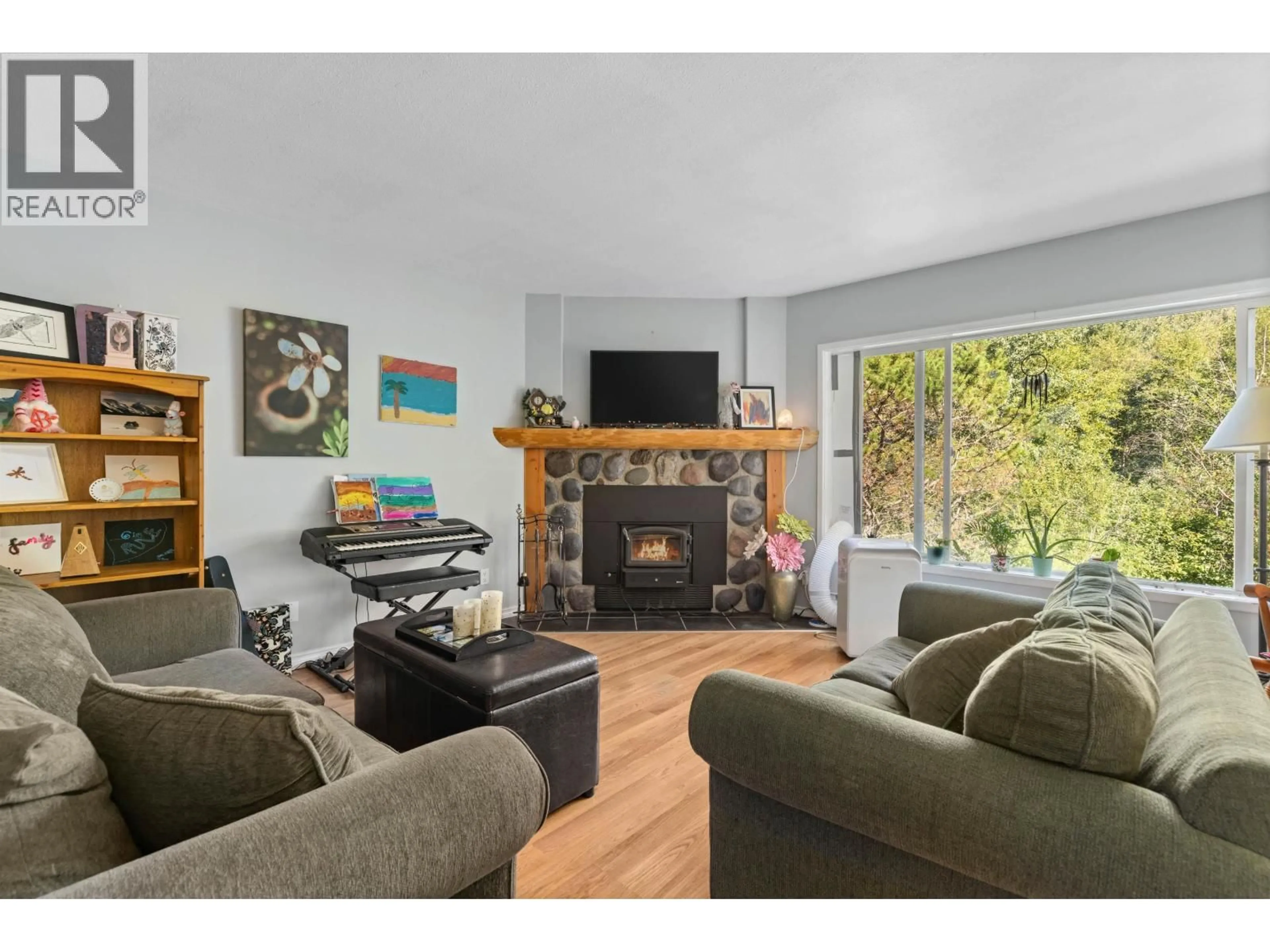 Living room with furniture, wood/laminate floor for 3 - 7467 PROSPECT STREET, Pemberton British Columbia V0N2L0