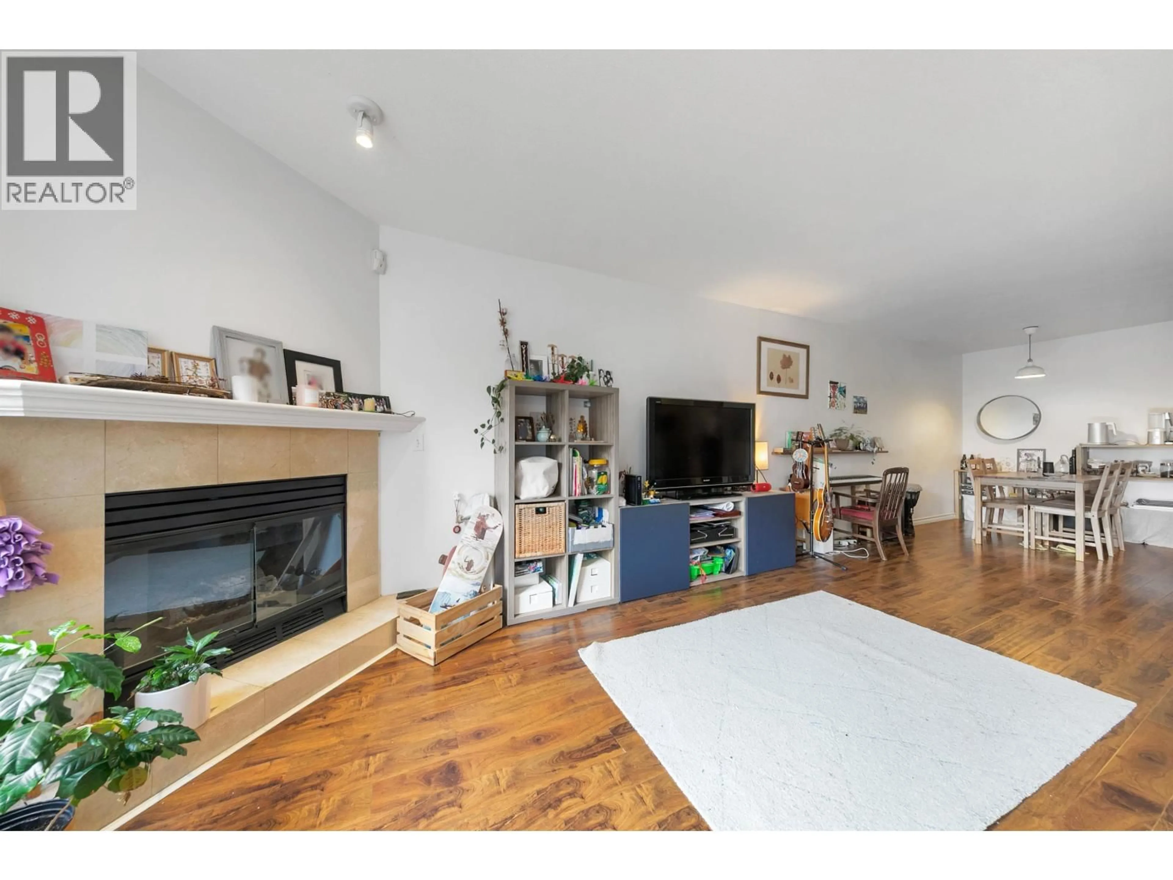 Living room with furniture, wood/laminate floor for 101 - 1167 PIPELINE ROAD, Coquitlam British Columbia V3B4R9