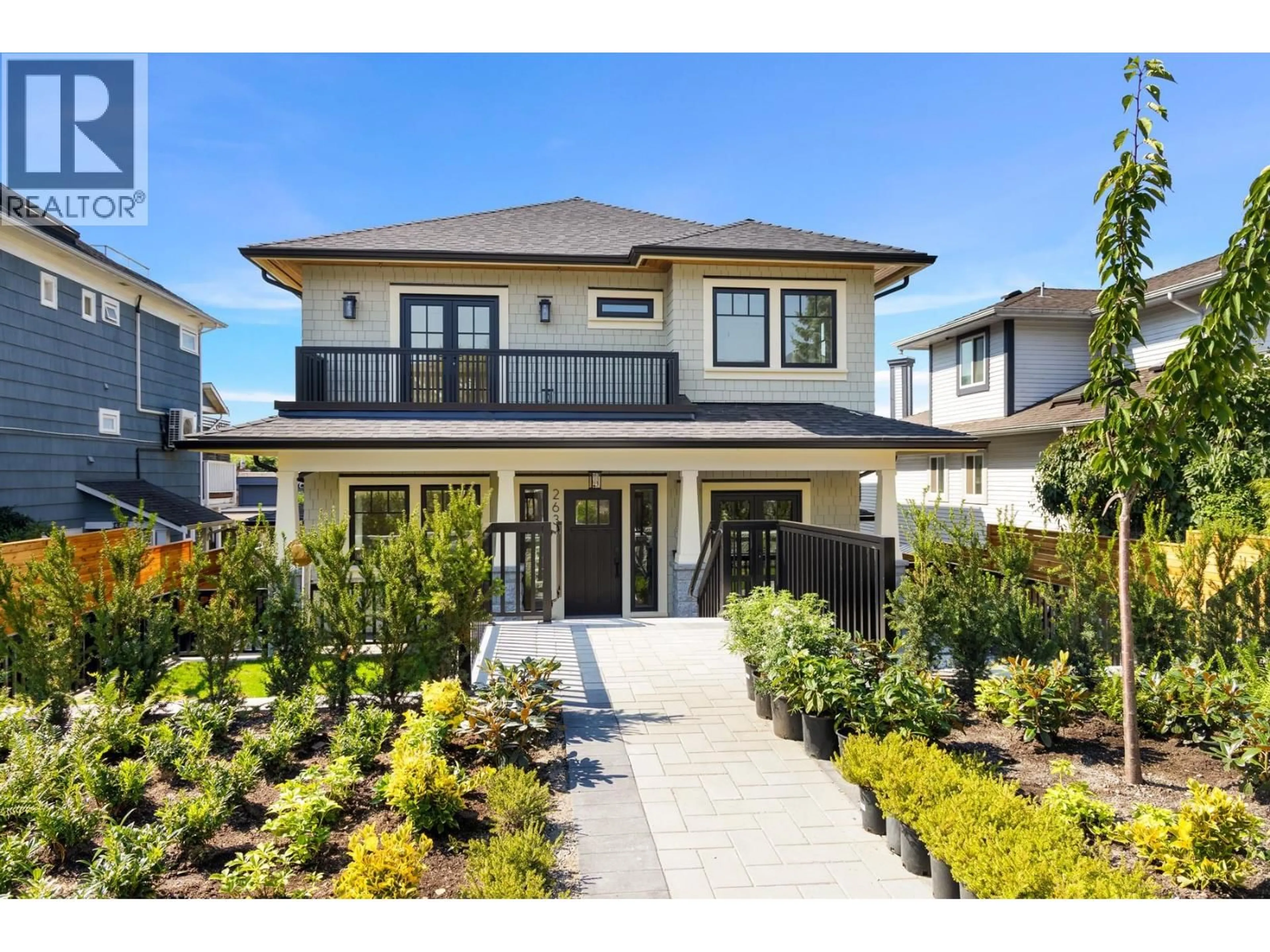 Home with vinyl exterior material, street for 263 6TH STREET, North Vancouver British Columbia V7M1K7
