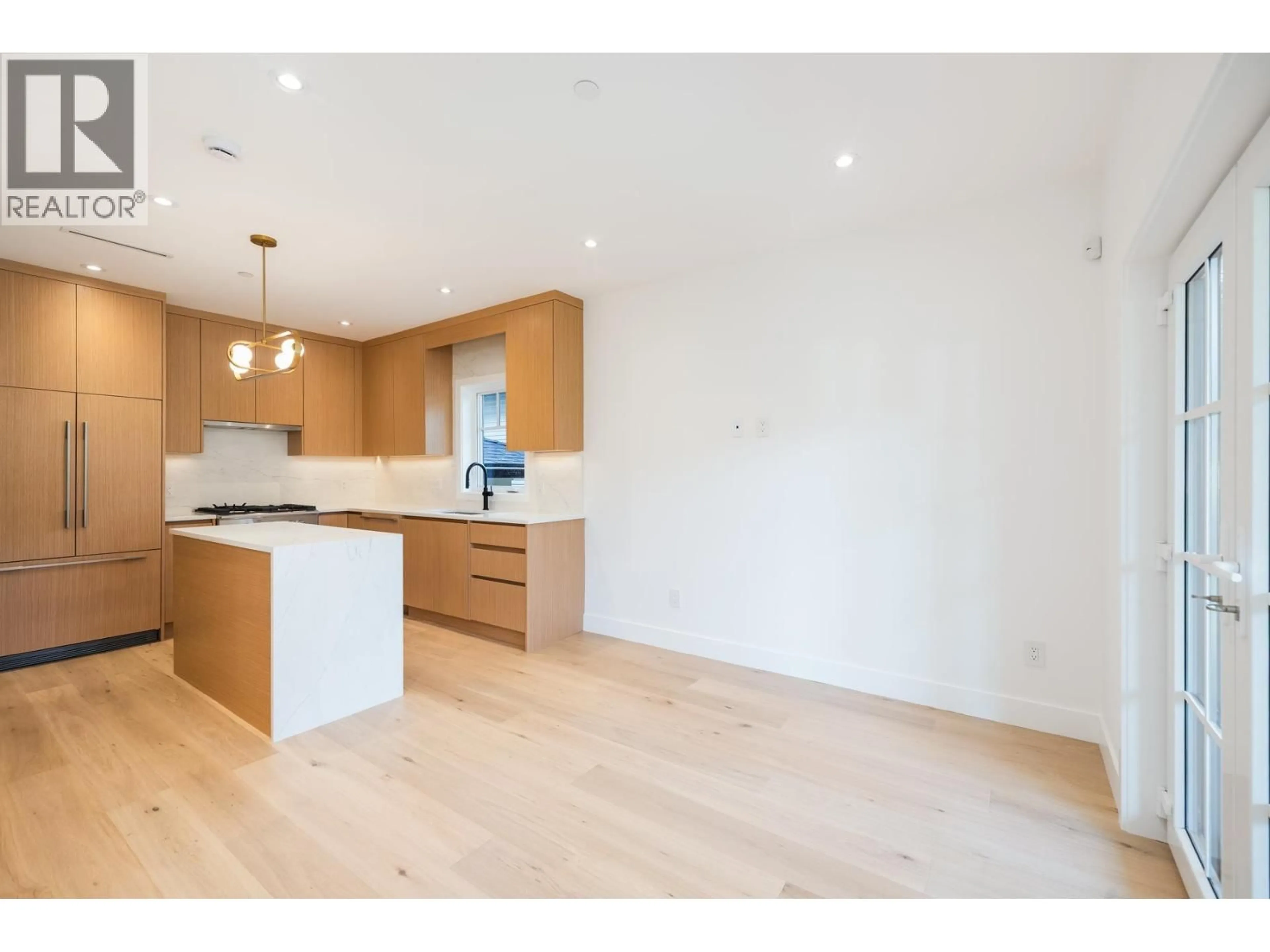 Open concept kitchen, wood/laminate floor for 263 6TH STREET, North Vancouver British Columbia V7M1K7