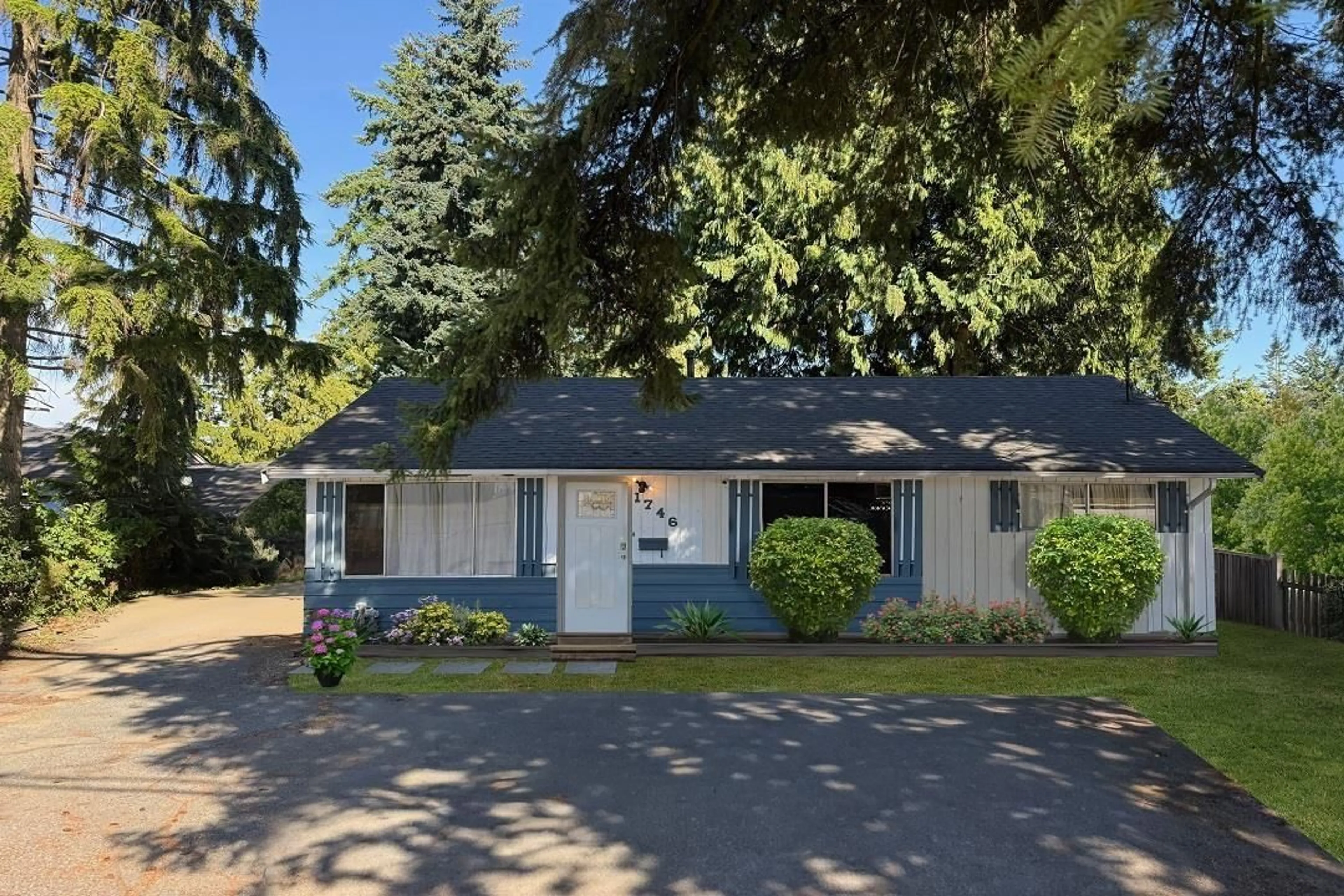 Home with vinyl exterior material, street for 1746 156, Surrey British Columbia V4A4T1