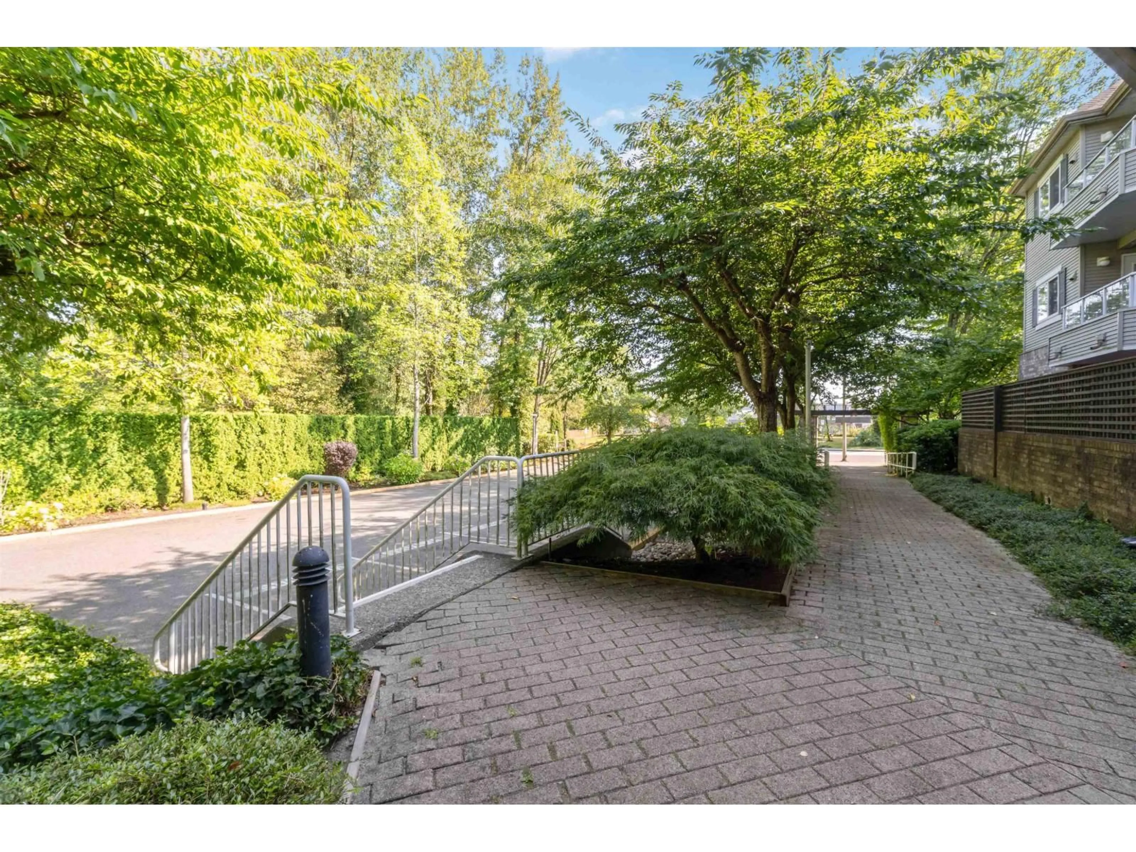 Unknown for 105 - 16137 83, Surrey British Columbia V4N0N1