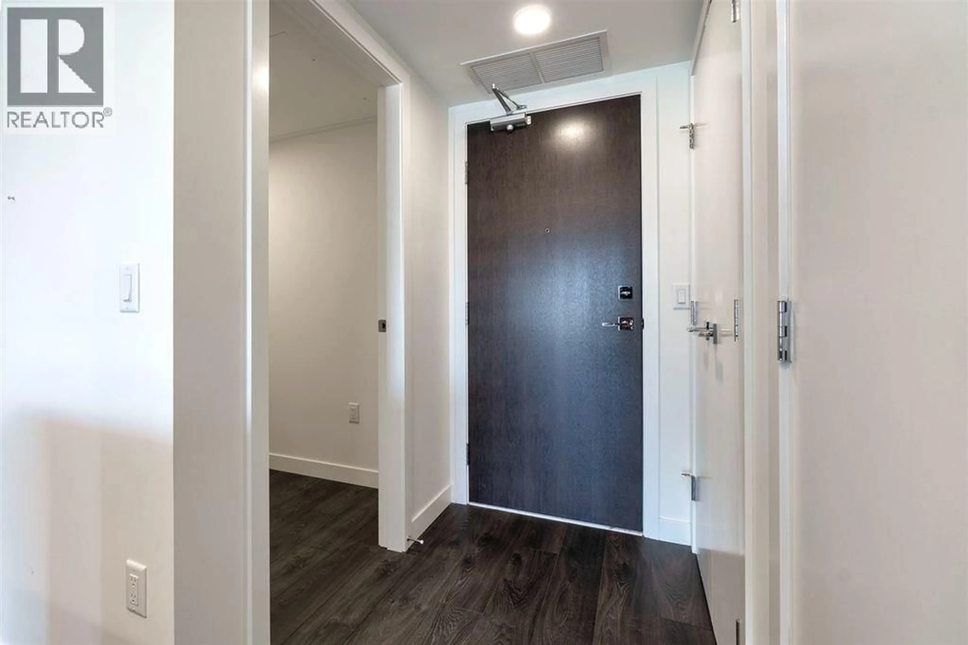Indoor entryway for 711 - 5580 NO.3 ROAD, Richmond British Columbia V6X0R8