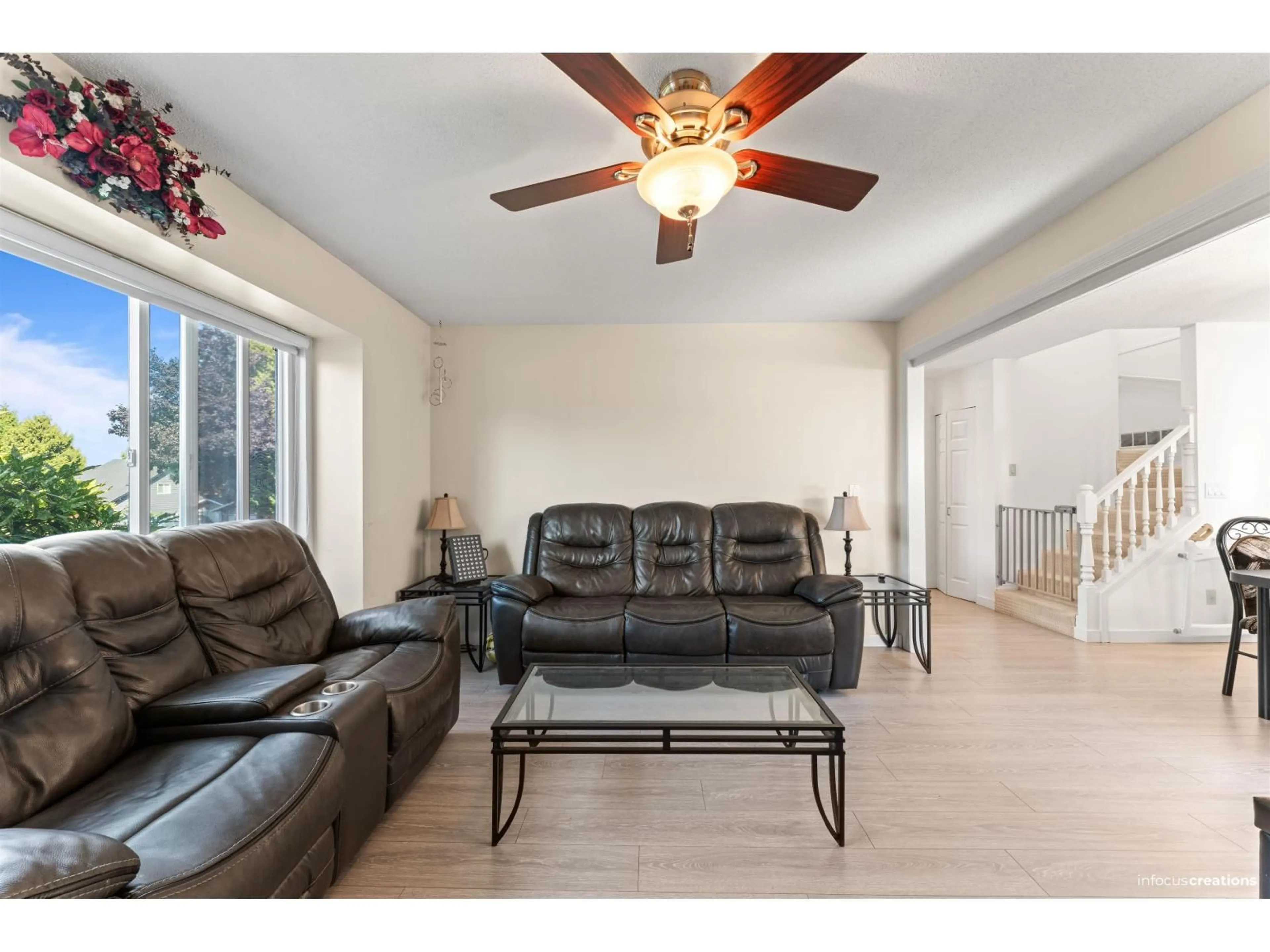 Living room with furniture, unknown for 13248 82, Surrey British Columbia V3W8Z4