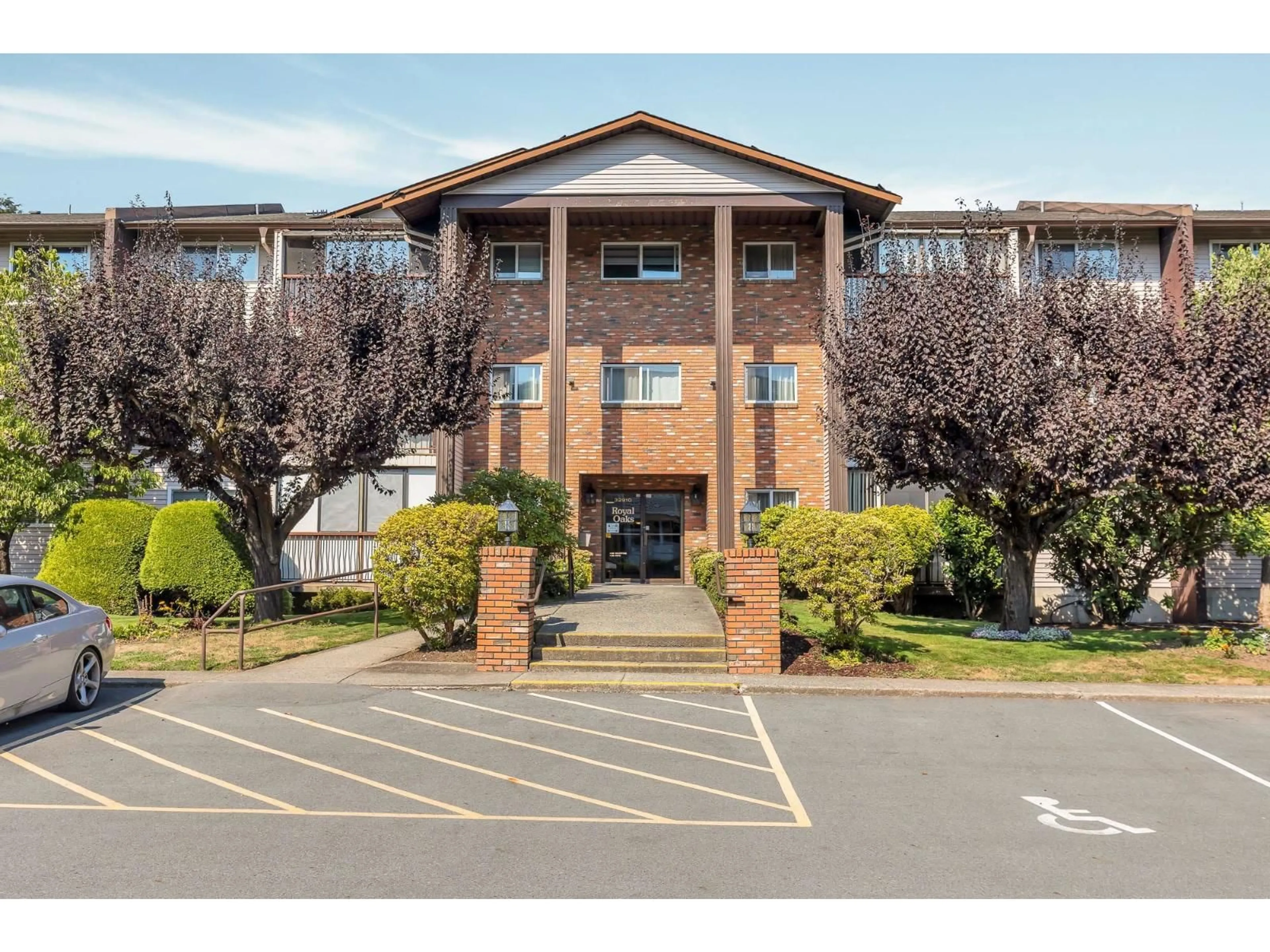 Indoor foyer for 206 - 32910 AMICUS, Abbotsford British Columbia V2T6G9