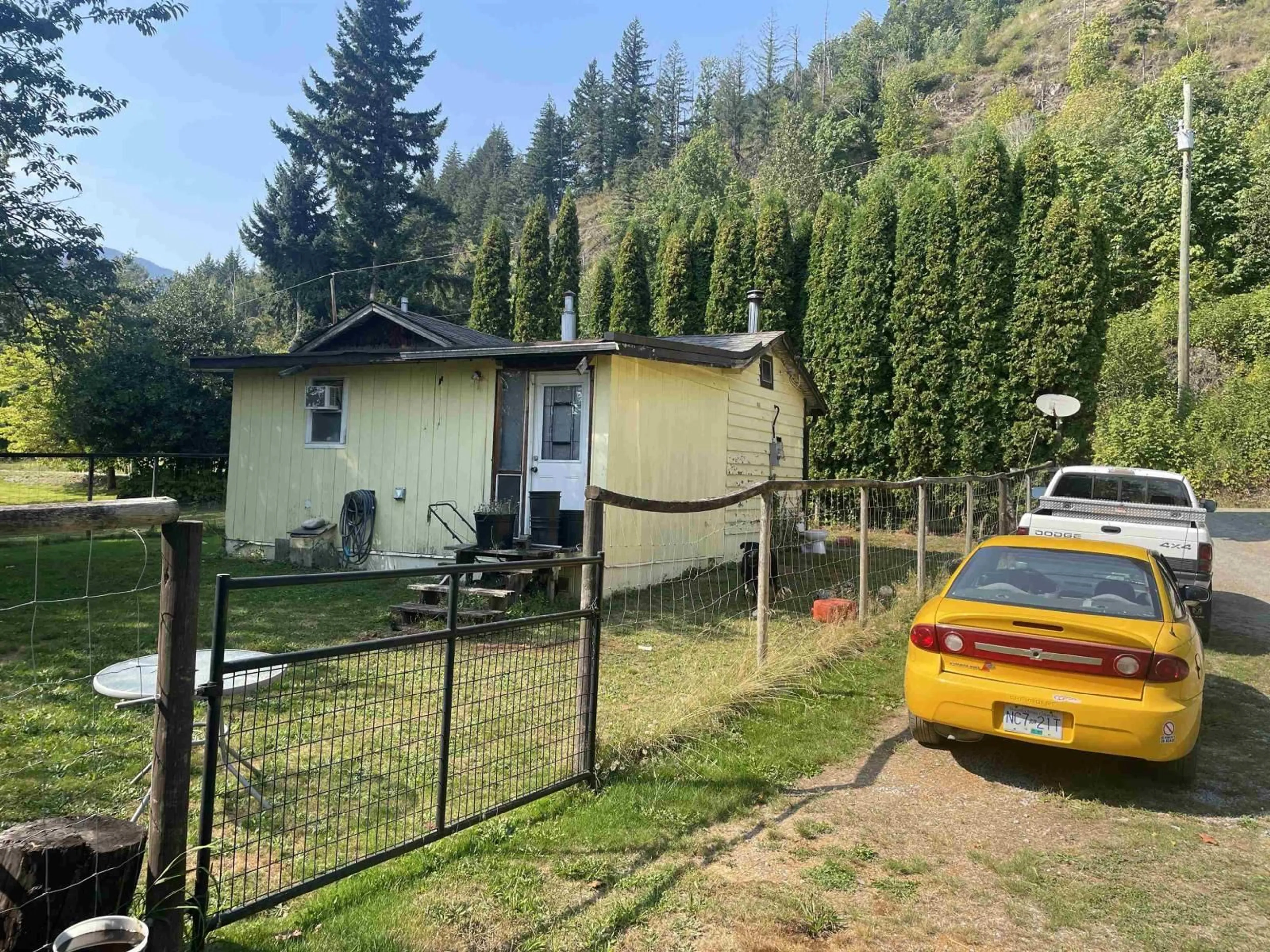 A pic from outside/outdoor area/front of a property/back of a property/a pic from drone, mountain view for 44446 MALCOLM, Mission British Columbia V0M1N0