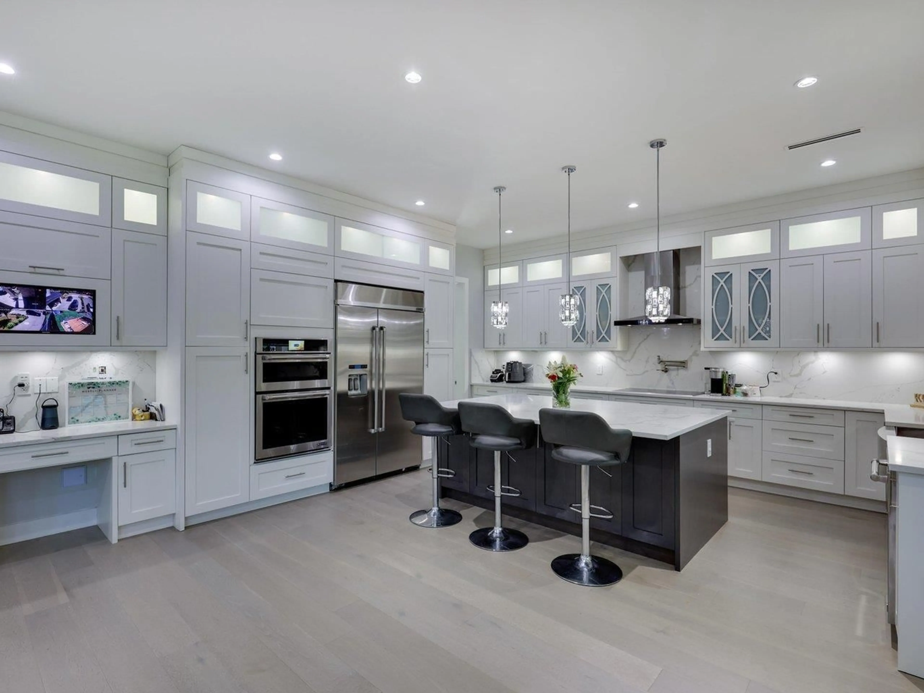 Contemporary kitchen, unknown for 2151 156, Surrey British Columbia V4A4T9