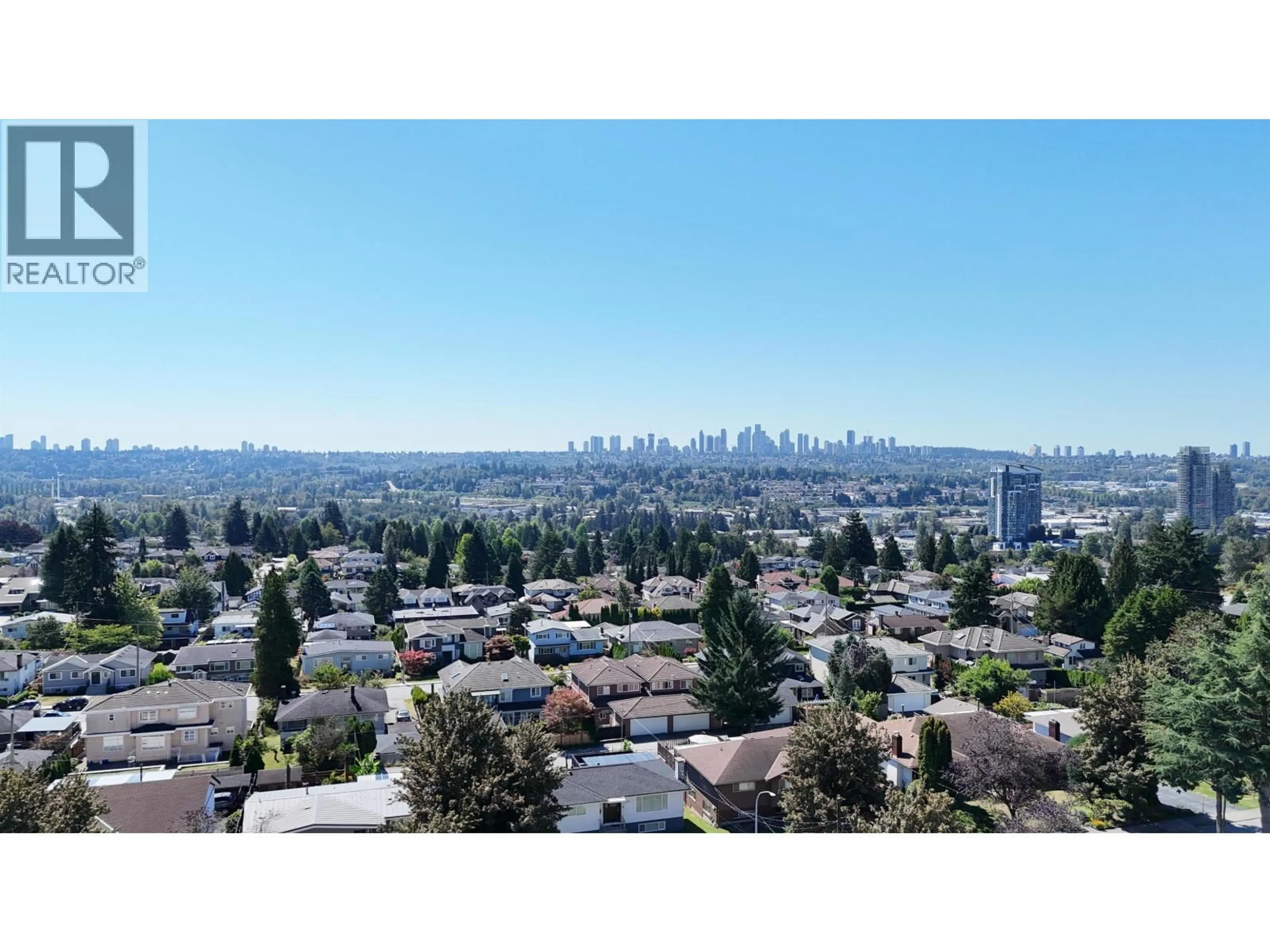 A pic from outside/outdoor area/front of a property/back of a property/a pic from drone, city buildings view from balcony for 6262 KITCHENER STREET, Burnaby British Columbia V5B2J4