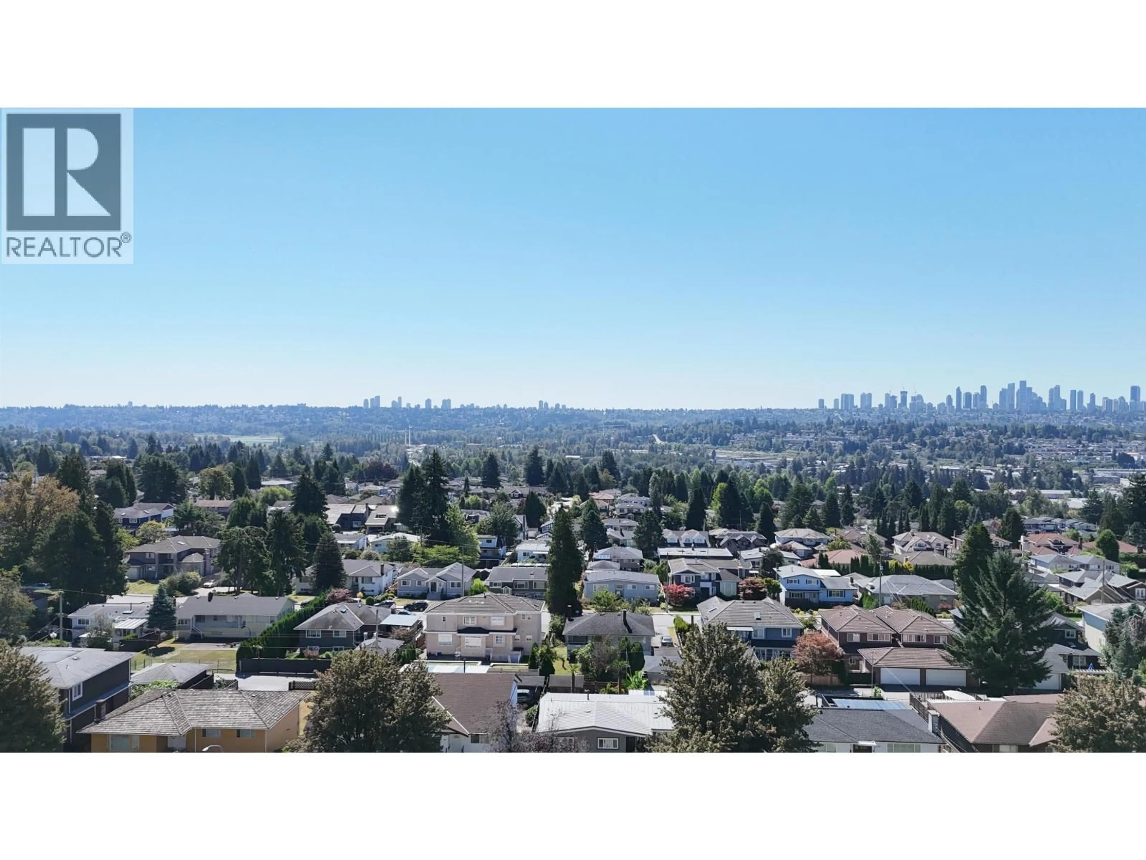 A pic from outside/outdoor area/front of a property/back of a property/a pic from drone, city buildings view from balcony for 6262 KITCHENER STREET, Burnaby British Columbia V5B2J4
