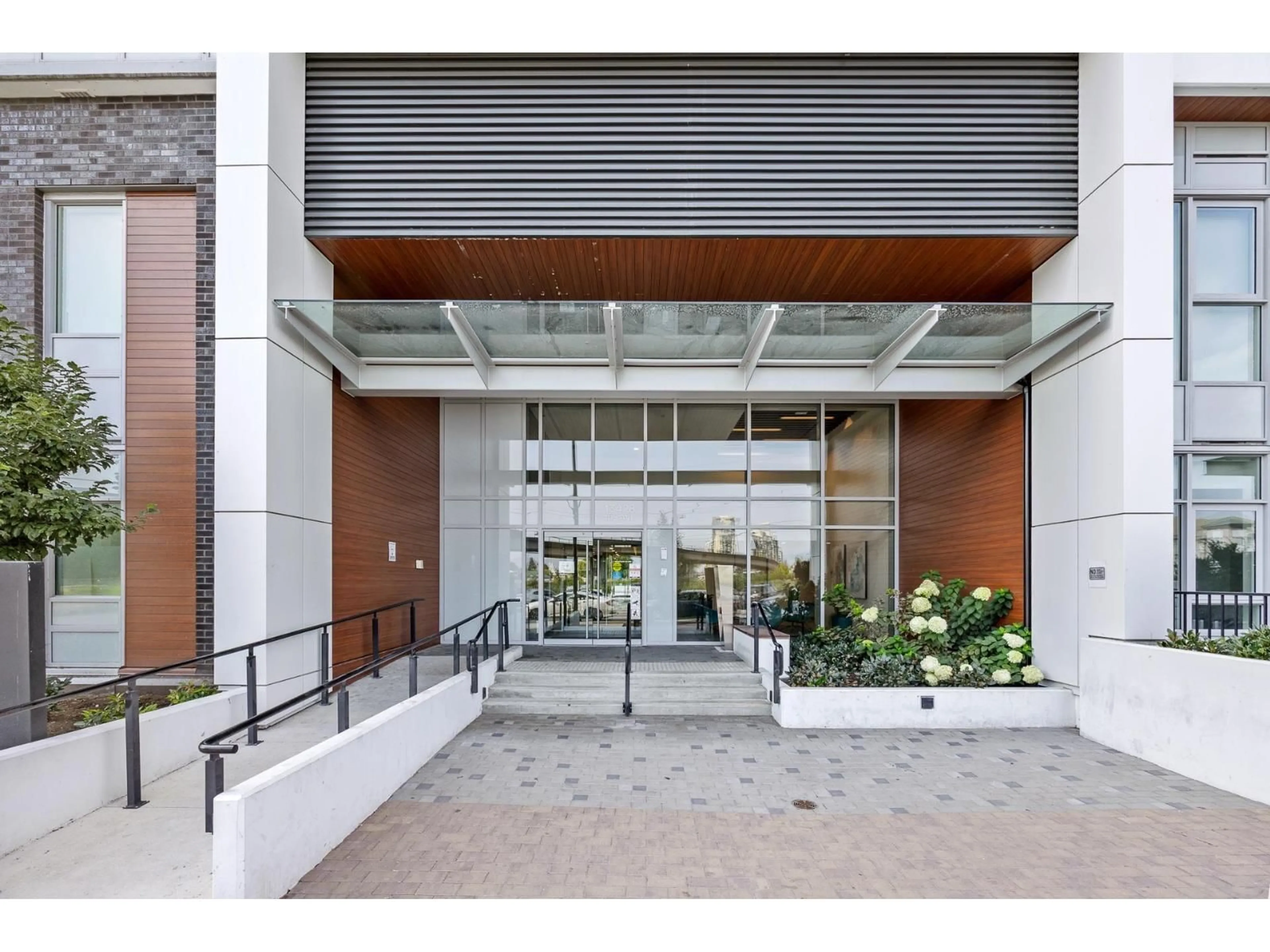 Indoor foyer for 2011 - 13428 105, Surrey British Columbia V3T0S6