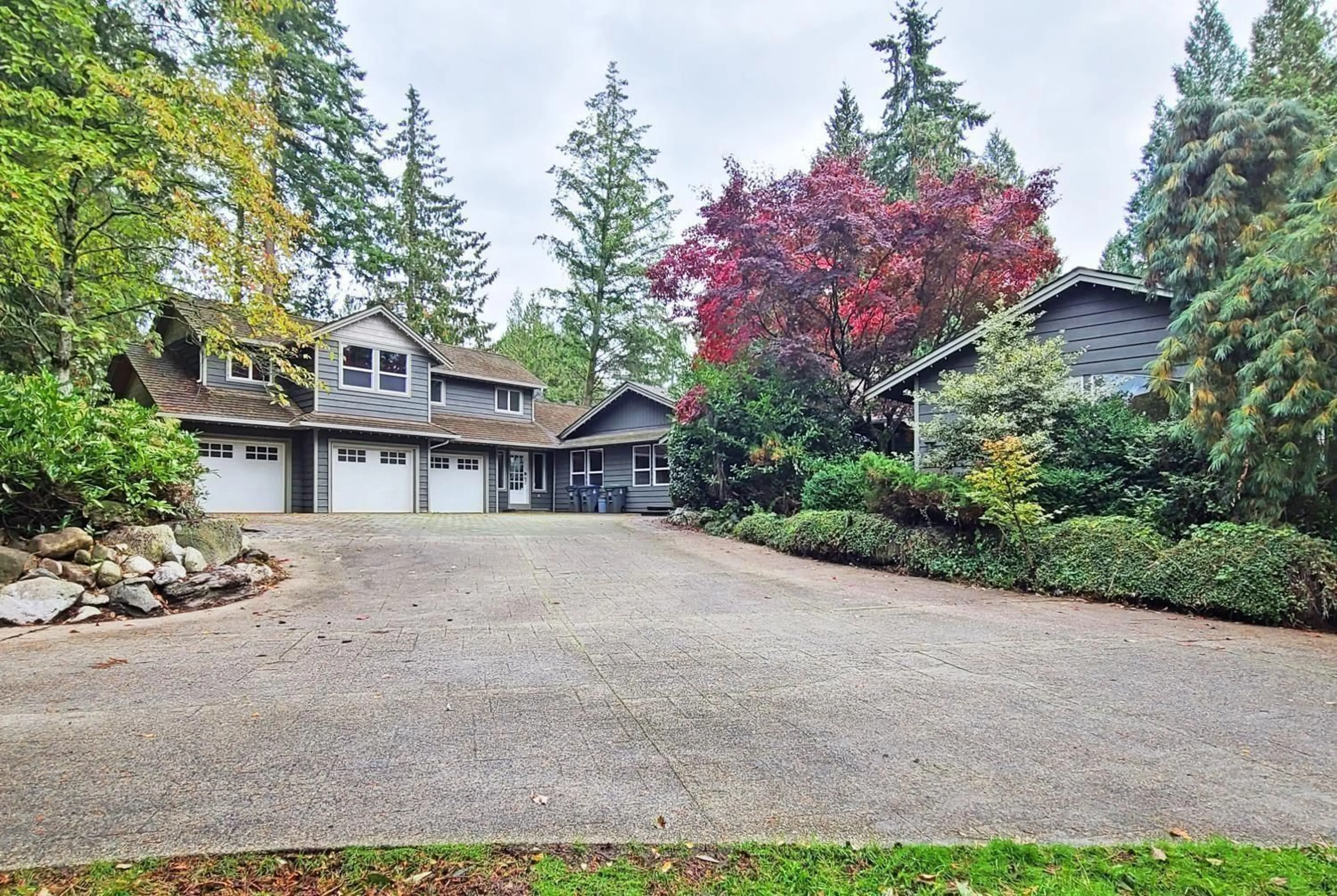 A pic from outside/outdoor area/front of a property/back of a property/a pic from drone, street for 13812 32, Surrey British Columbia V4P2B8
