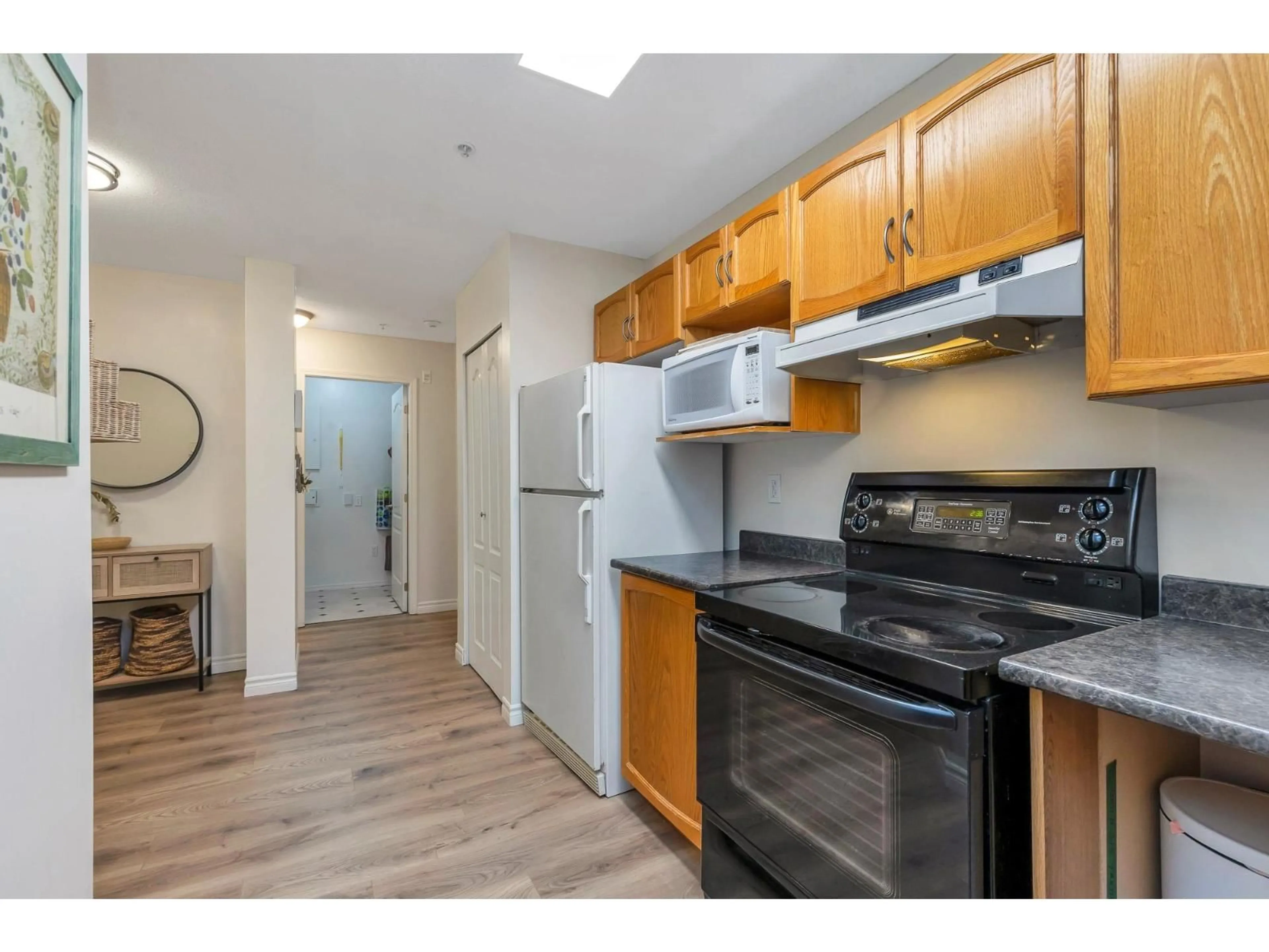 Standard kitchen, wood/laminate floor for 315 - 2964 TRETHEWEY, Abbotsford British Columbia V2T6P4