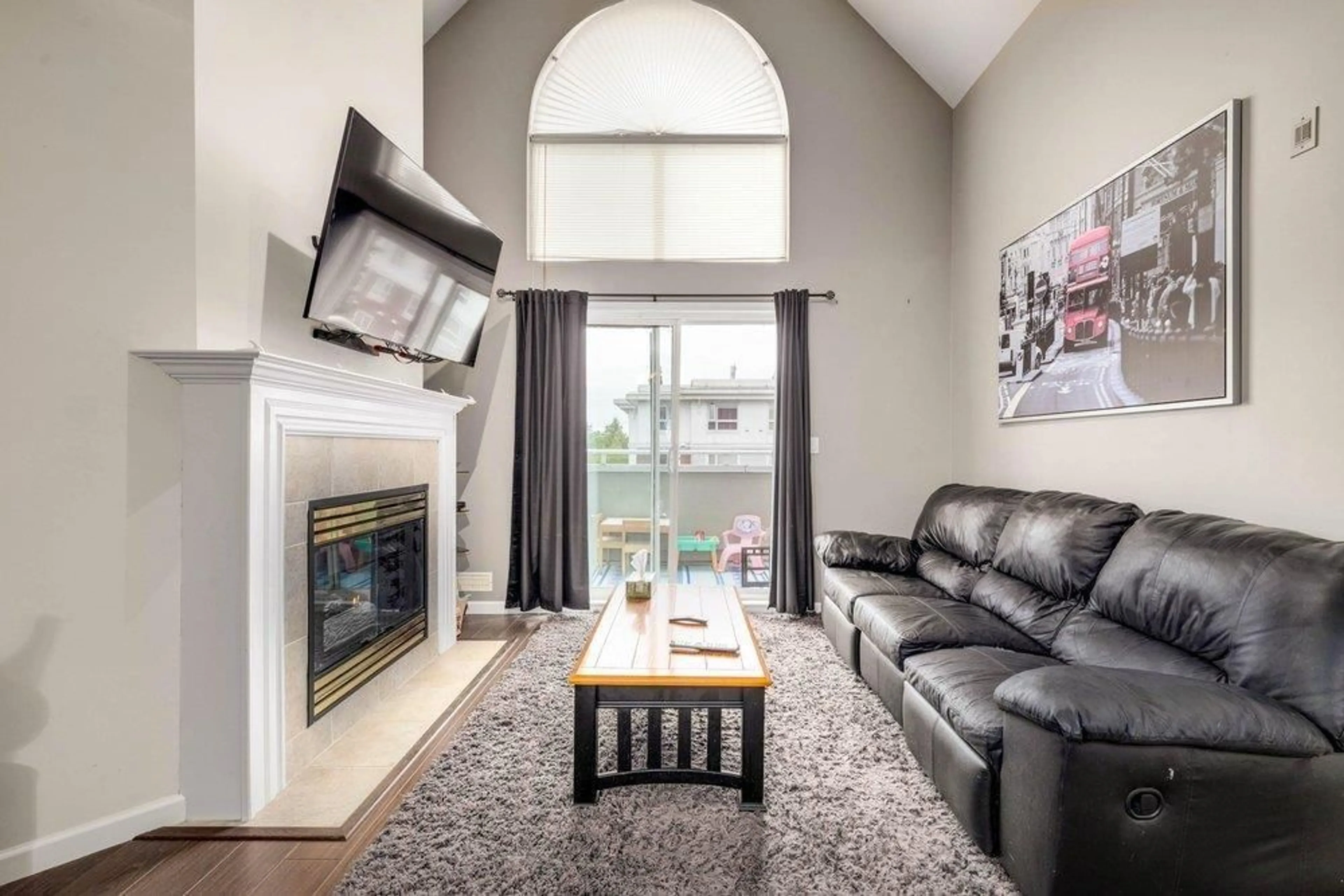 Living room with furniture, unknown for 412 - 12125 75A, Surrey British Columbia V3W1B9