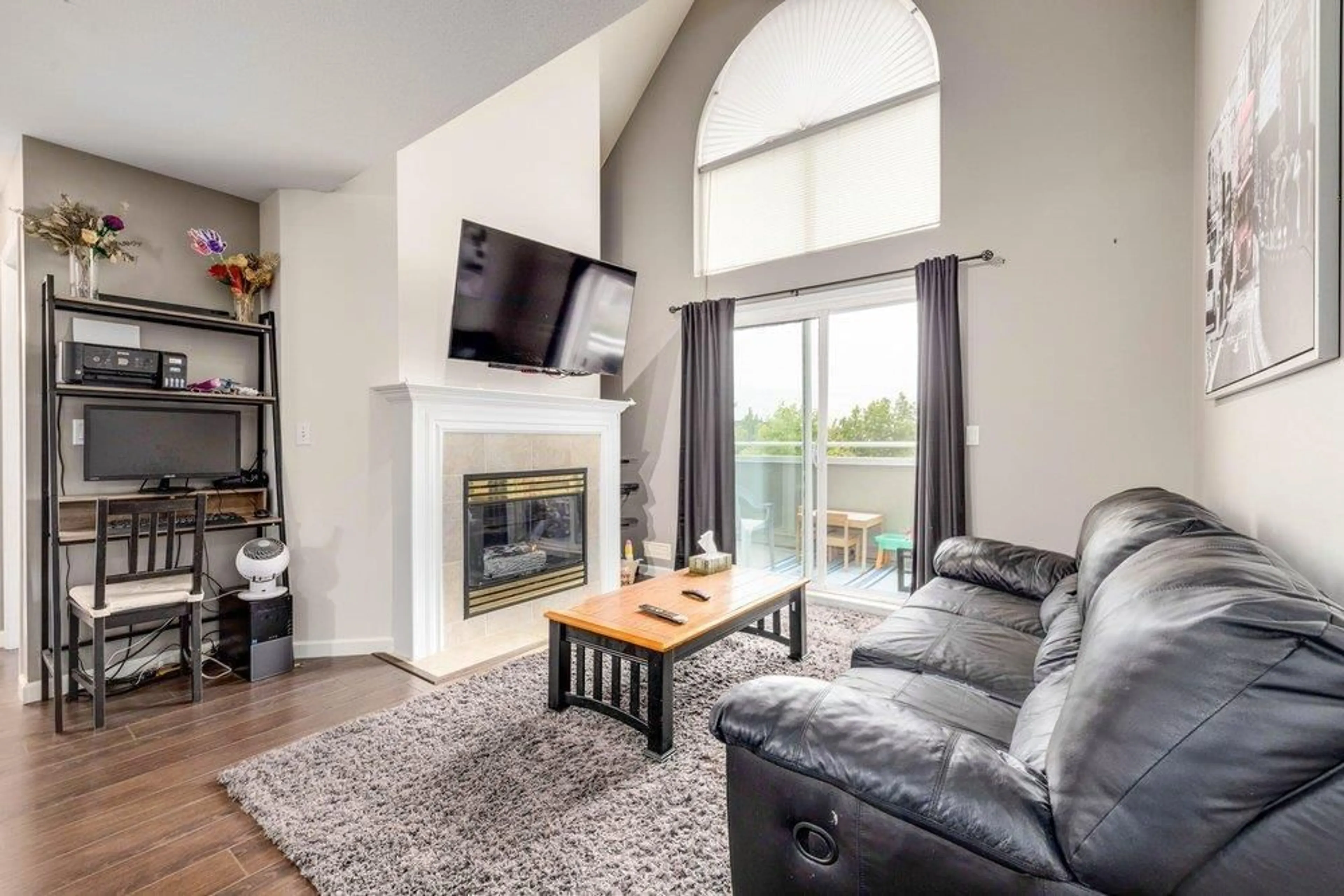 Living room with furniture, unknown for 412 - 12125 75A, Surrey British Columbia V3W1B9