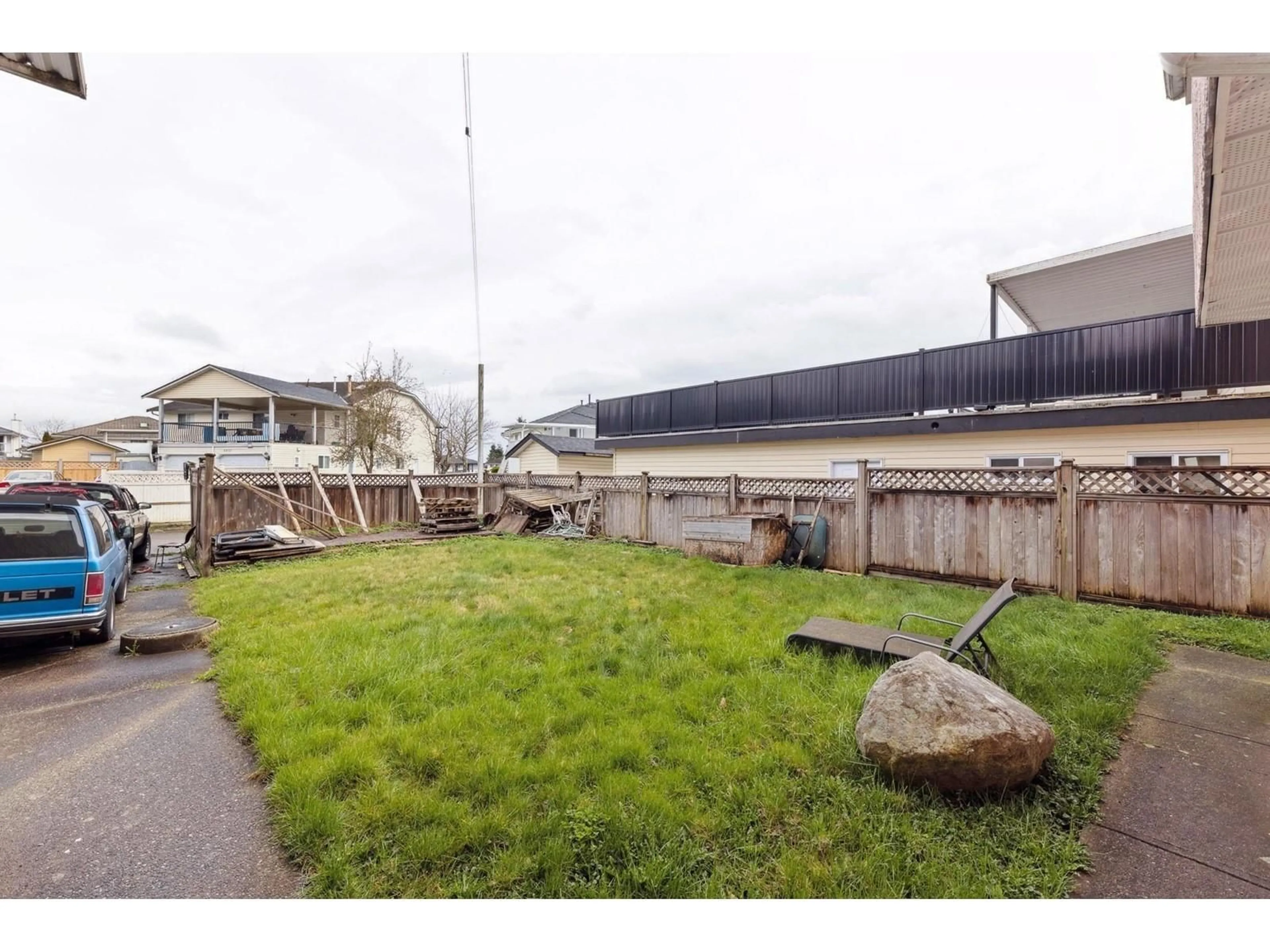 A pic from outside/outdoor area/front of a property/back of a property/a pic from drone, street for 8874 132, Surrey British Columbia V3V5P2