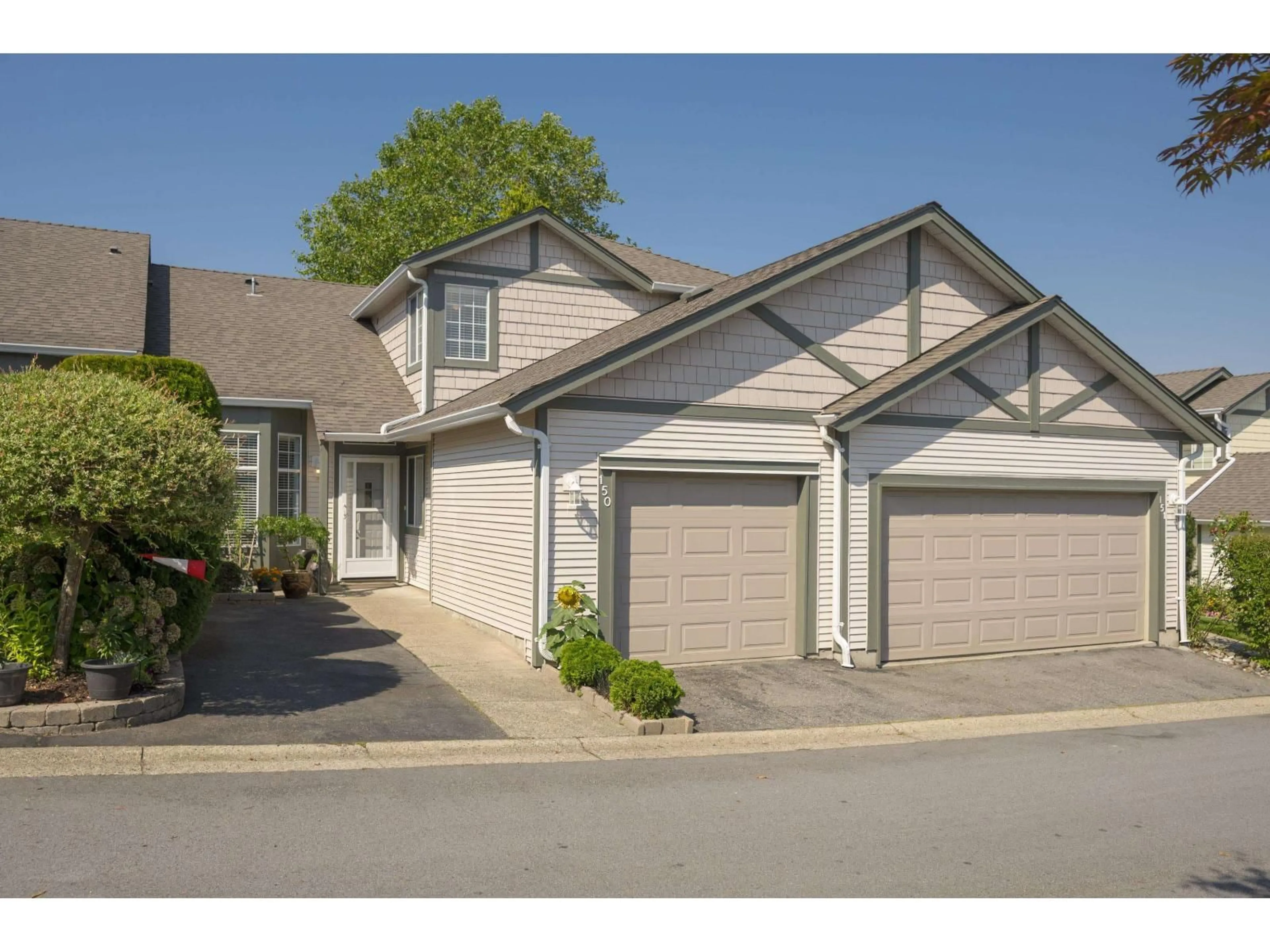 Home with vinyl exterior material, street for 150 - 9012 WALNUT GROVE, Langley British Columbia V1M2K3