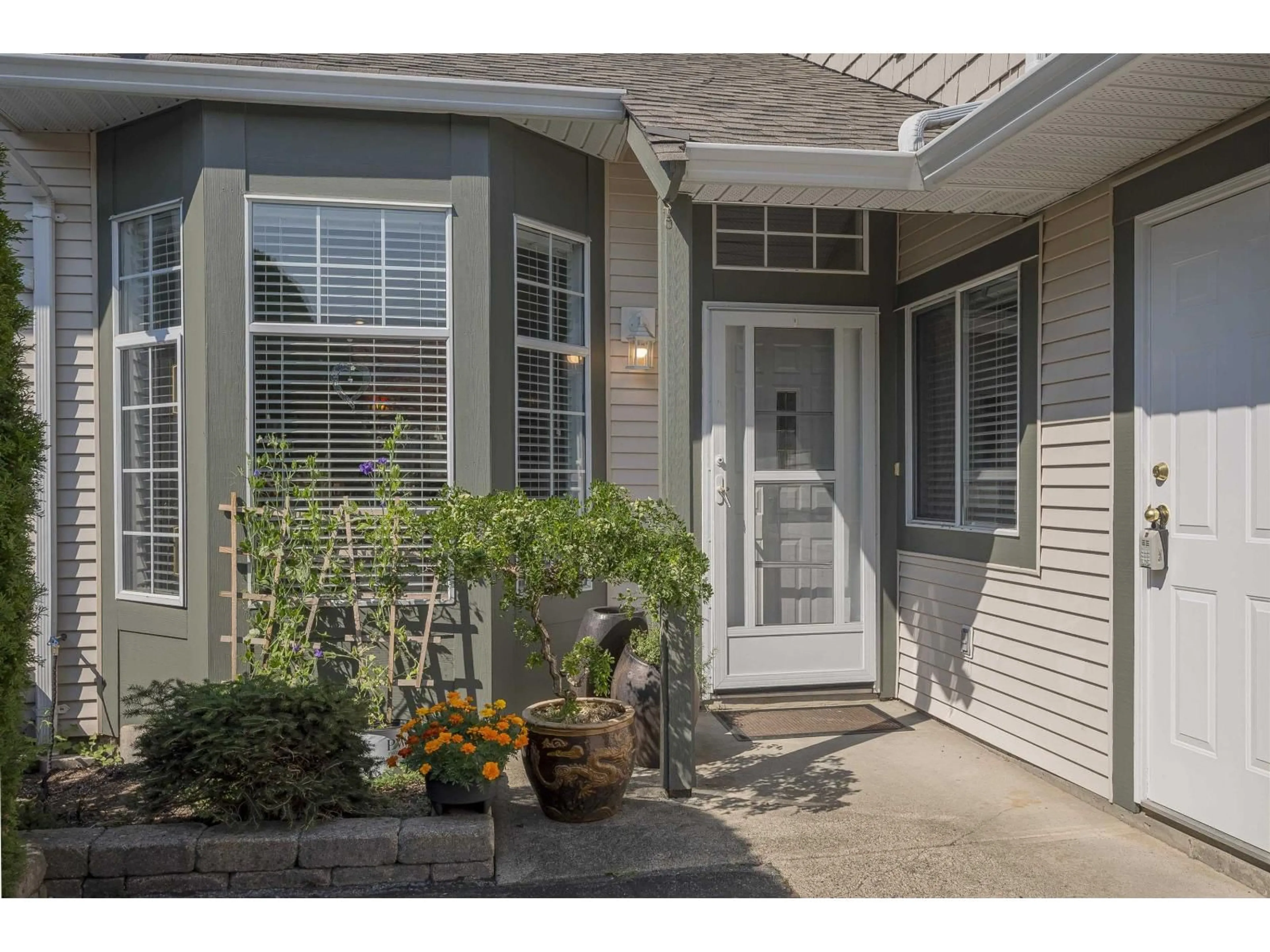 Indoor entryway for 150 - 9012 WALNUT GROVE, Langley British Columbia V1M2K3