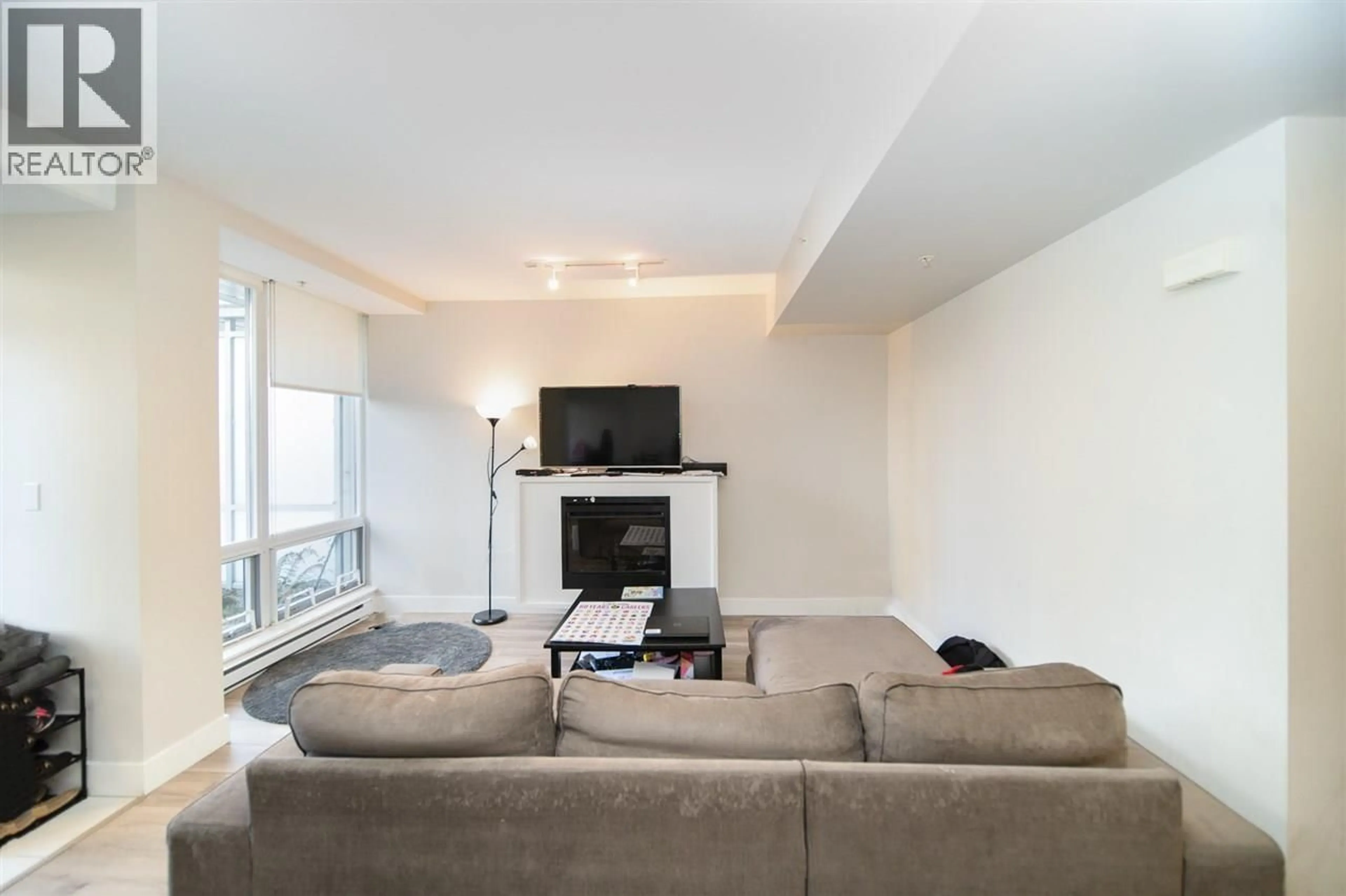Living room with furniture, unknown for 4848 HAZEL STREET, Burnaby British Columbia V5H4T3