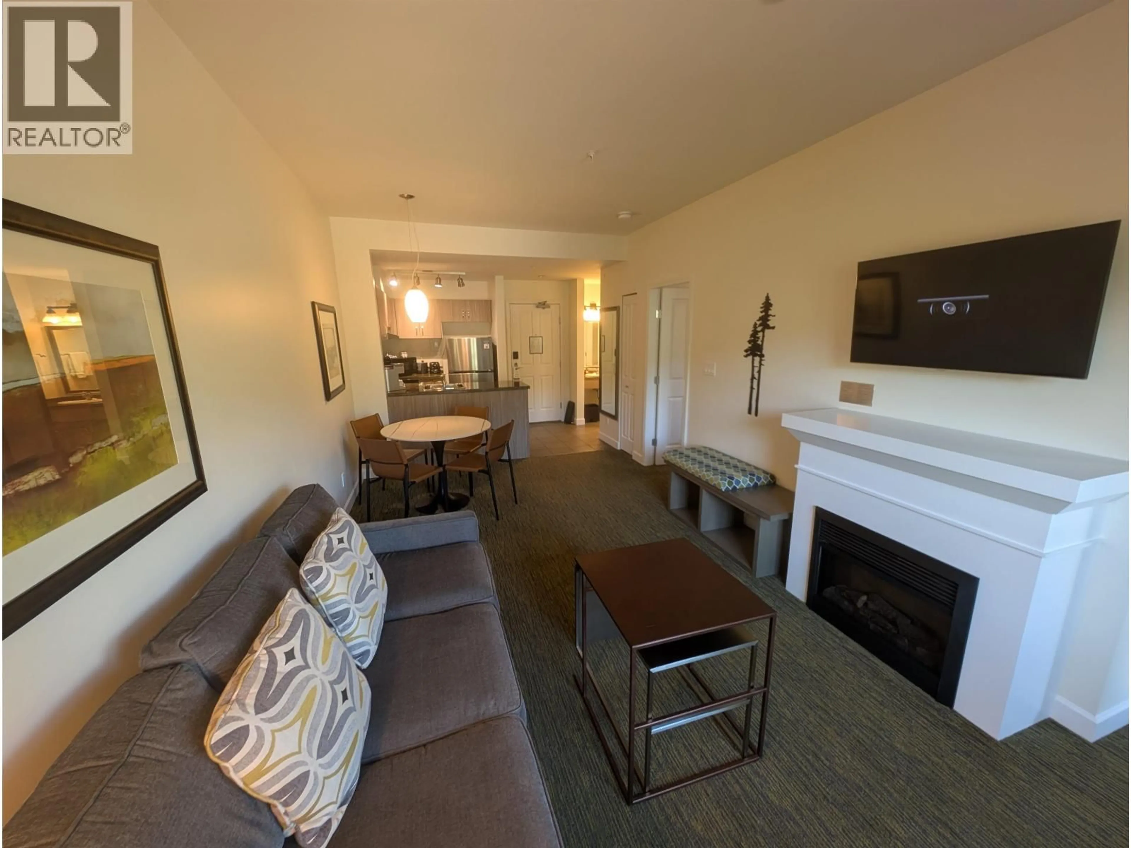 Living room with furniture, unknown for 217 - 40900 TANTALUS ROAD, Squamish British Columbia V8B0R2