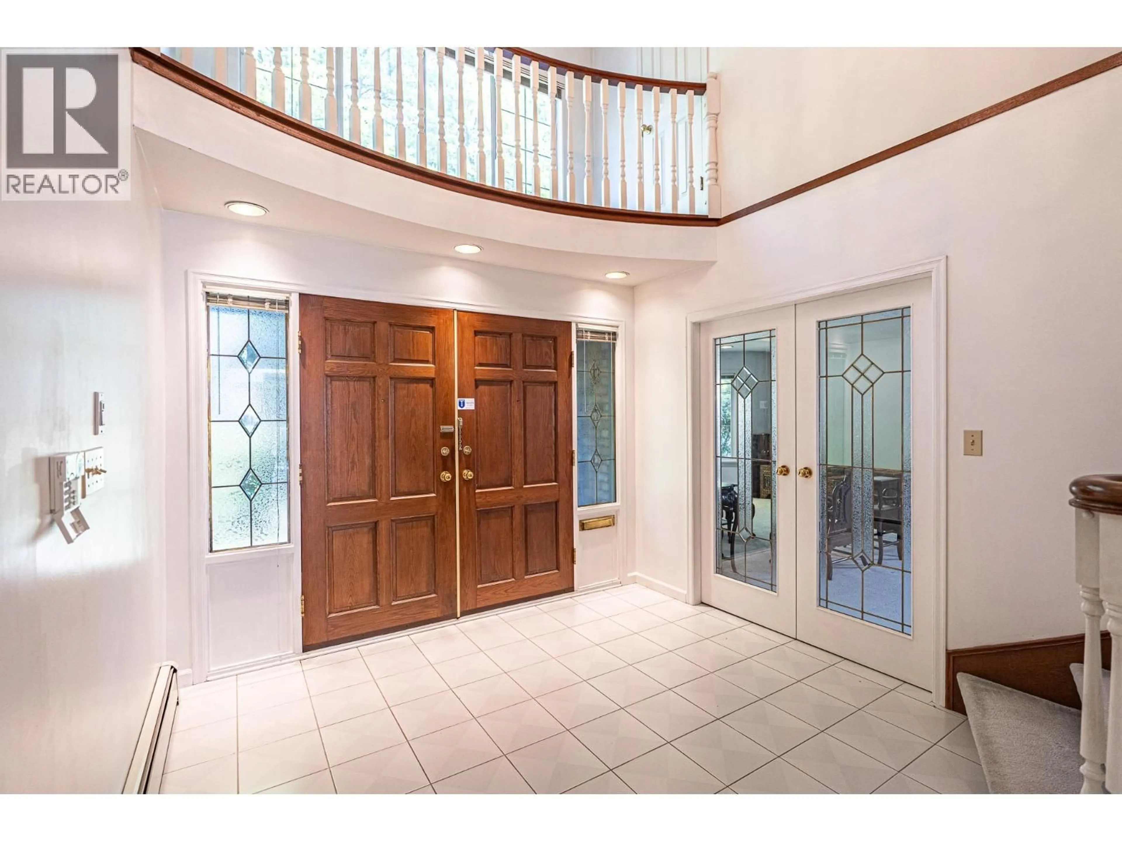 Indoor foyer for 6056 TRAFALGAR STREET, Vancouver British Columbia V6N1C4