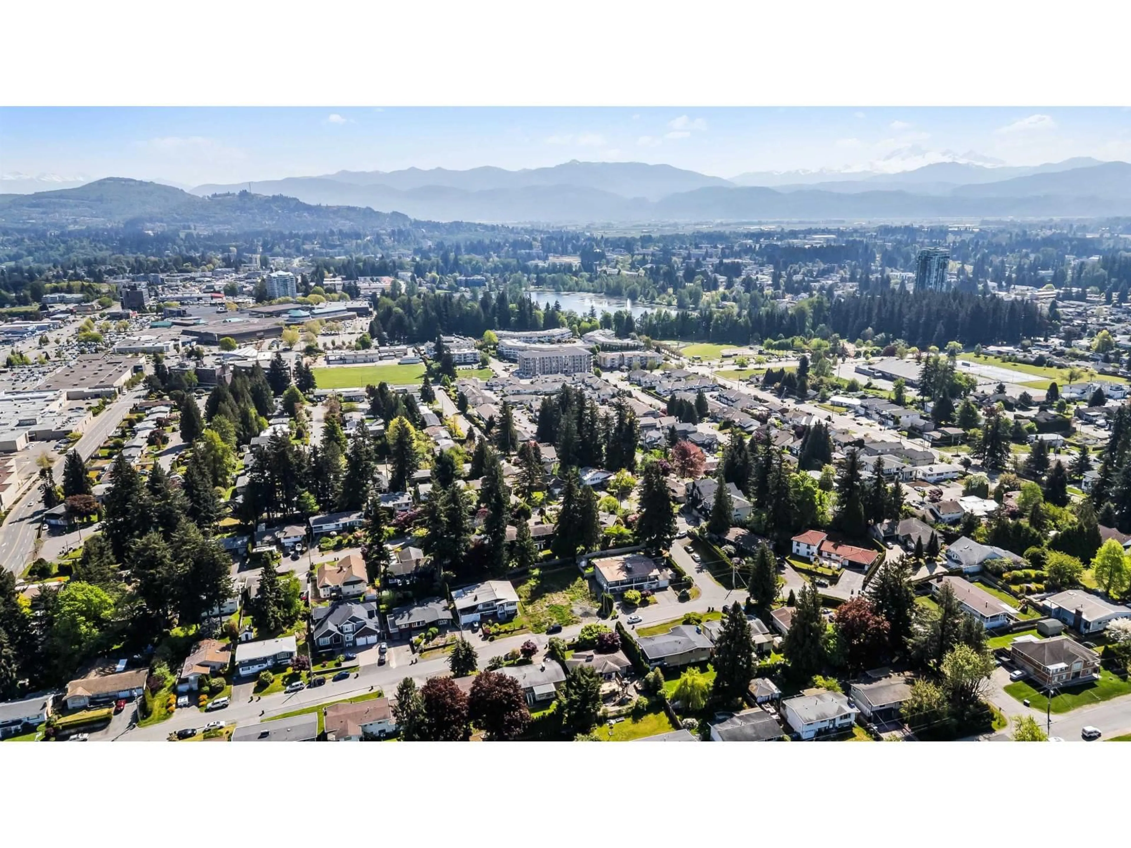 A pic from outside/outdoor area/front of a property/back of a property/a pic from drone, mountain view for 2519 MAGNOLIA, Abbotsford British Columbia V2T3N1