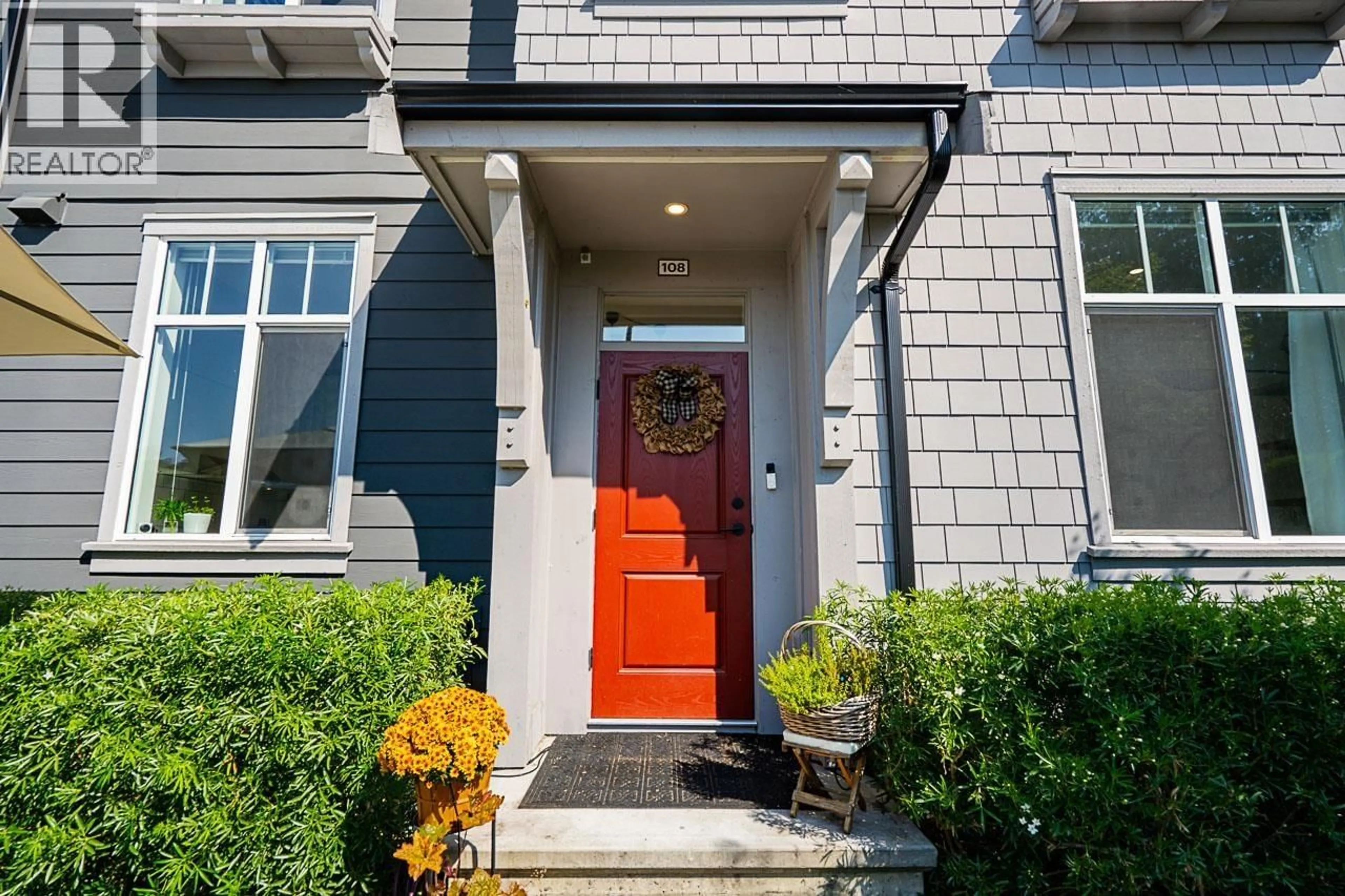 Indoor entryway for 108 - 3529 BAYCREST AVENUE, Coquitlam British Columbia V3B2W7