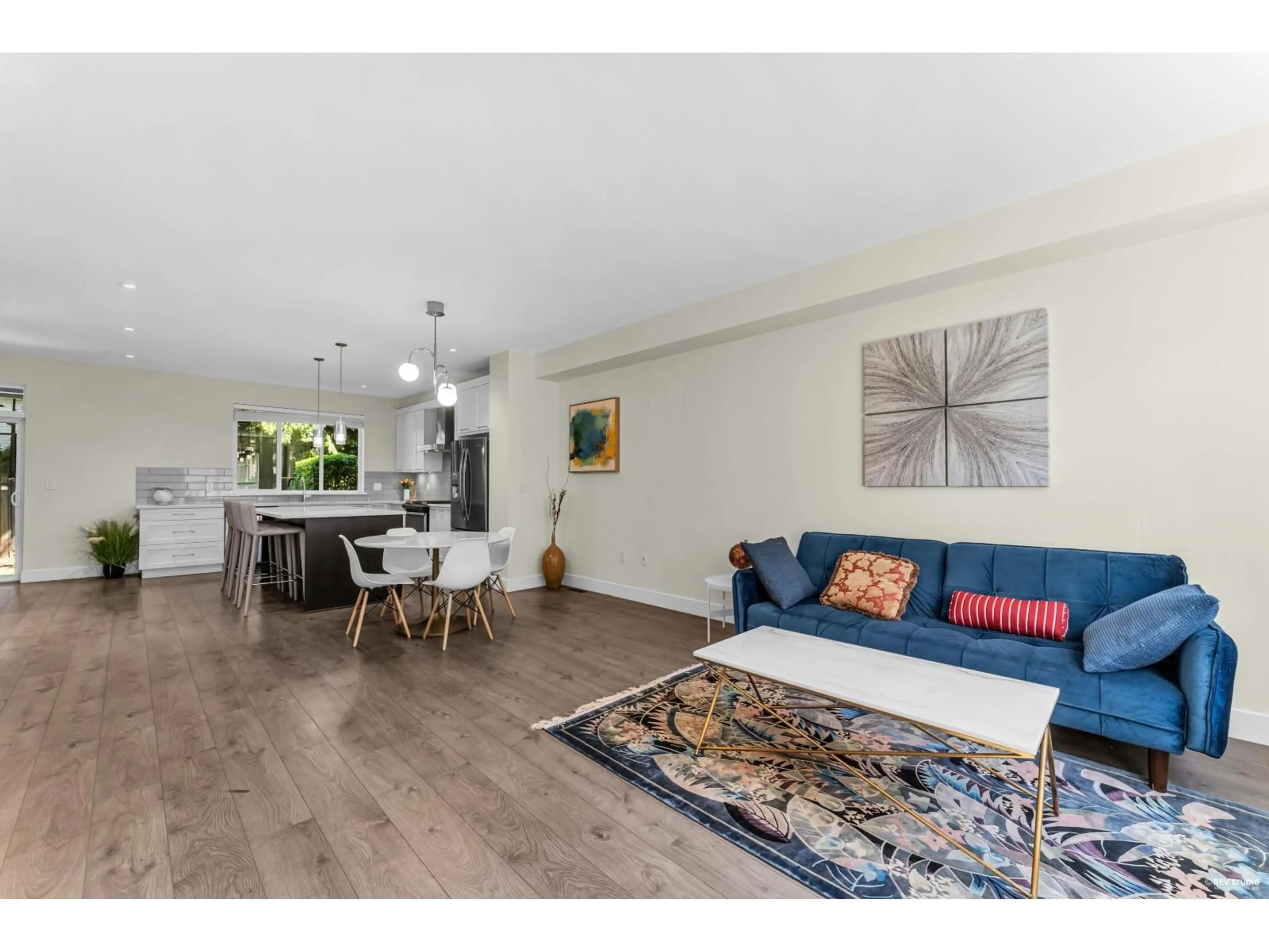 Living room with furniture, wood/laminate floor for 52 - 7979 152, Surrey British Columbia V3S7S7