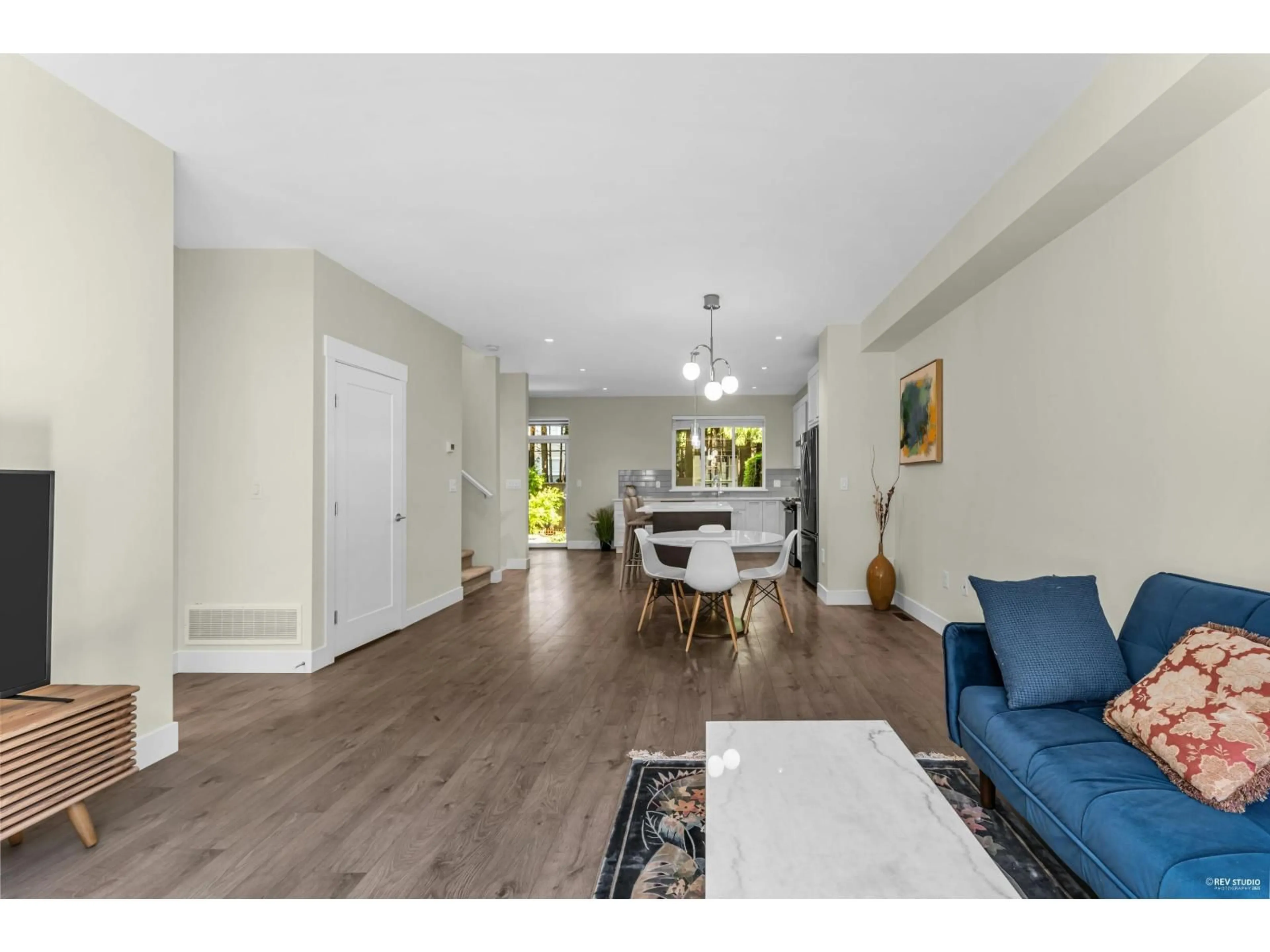 Living room with furniture, wood/laminate floor for 52 - 7979 152, Surrey British Columbia V3S7S7