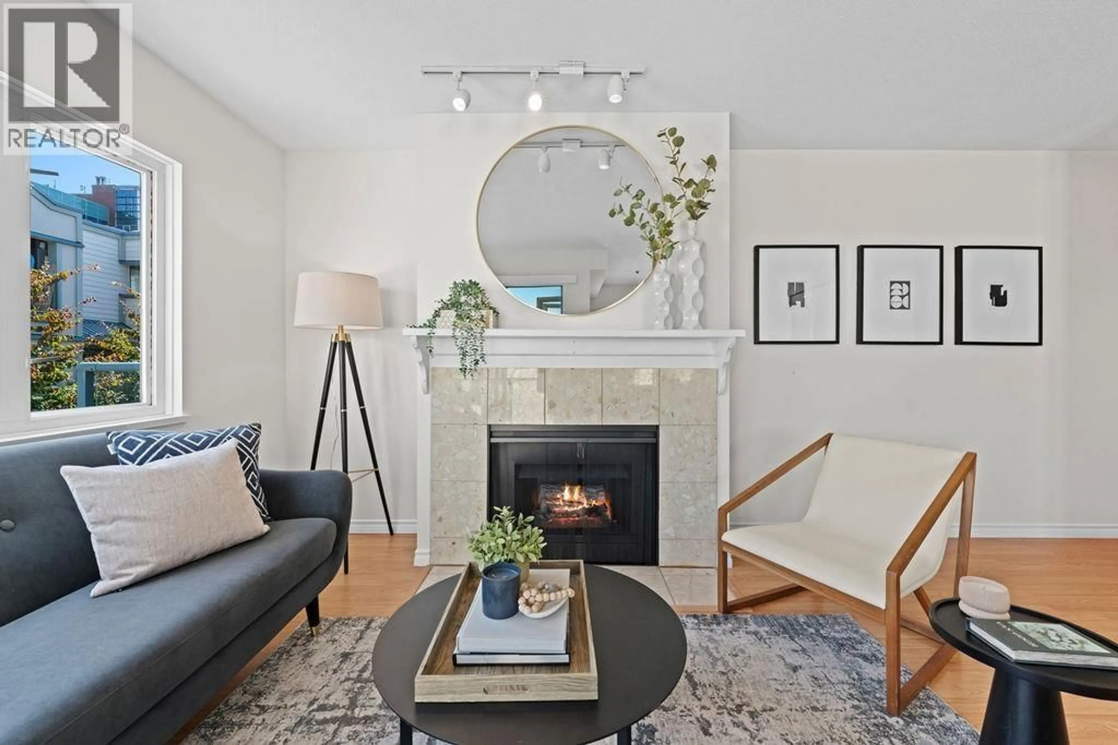 Living room with furniture, unknown for 206 - 629 7TH AVENUE, Vancouver British Columbia V5Z1B6