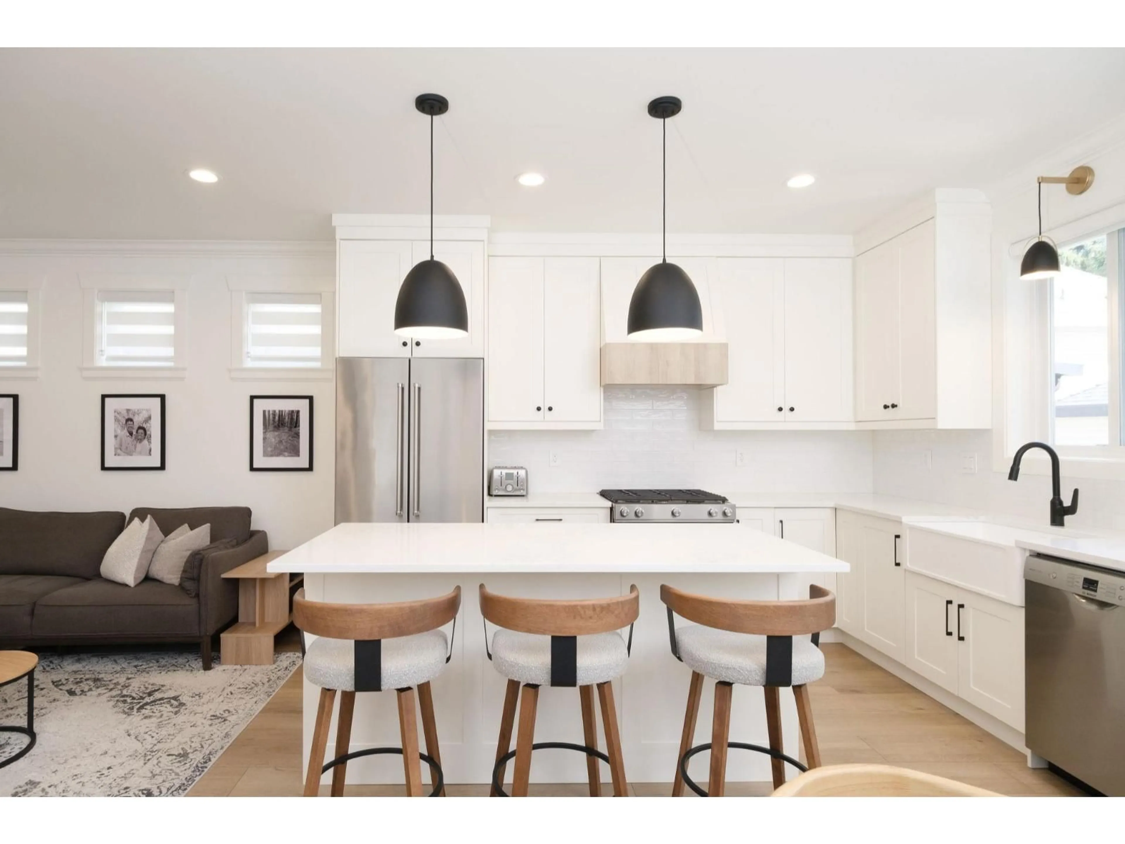 Open concept kitchen, unknown for 15022 60, Surrey British Columbia V3S5X6