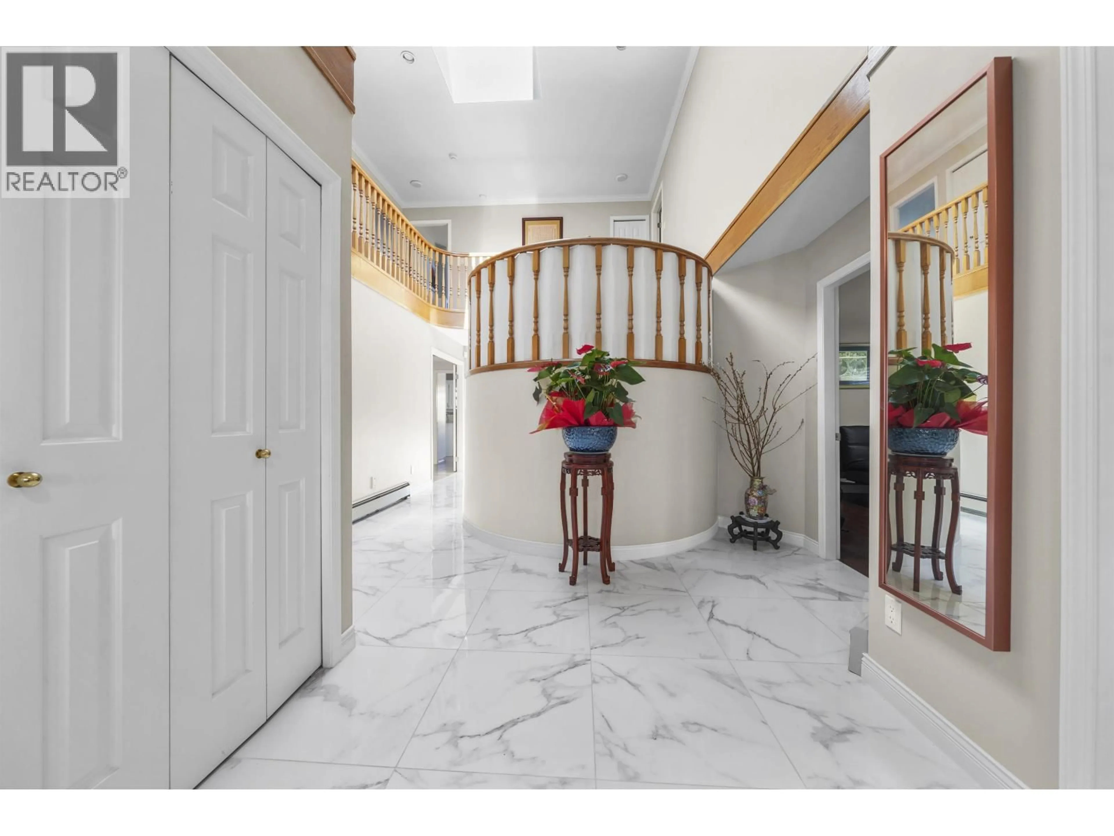 Indoor foyer for 5371 MAPLE ROAD, Richmond British Columbia V7E1G2
