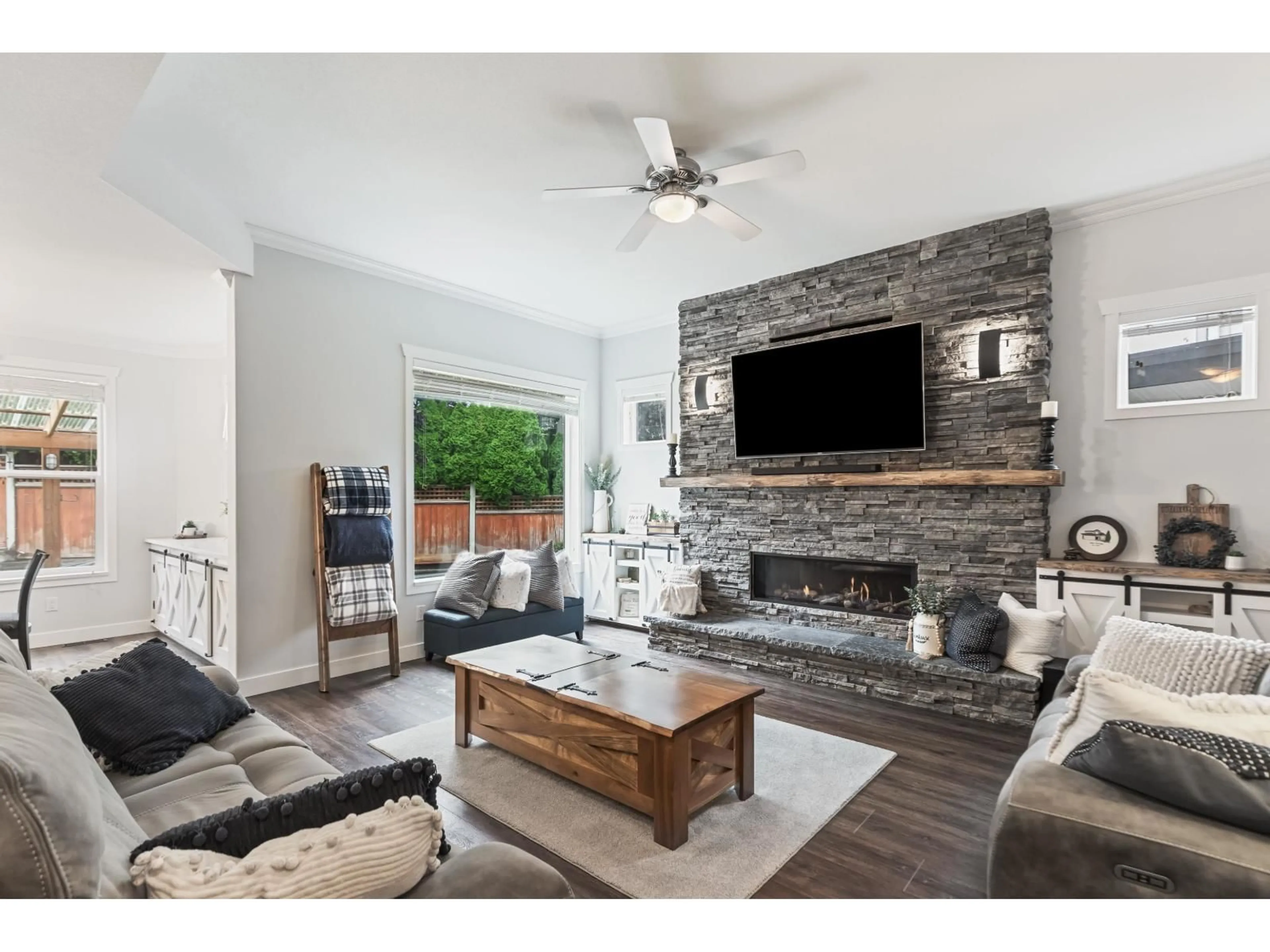Living room with furniture, unknown for 20159 69A, Langley British Columbia V2Y2Y2