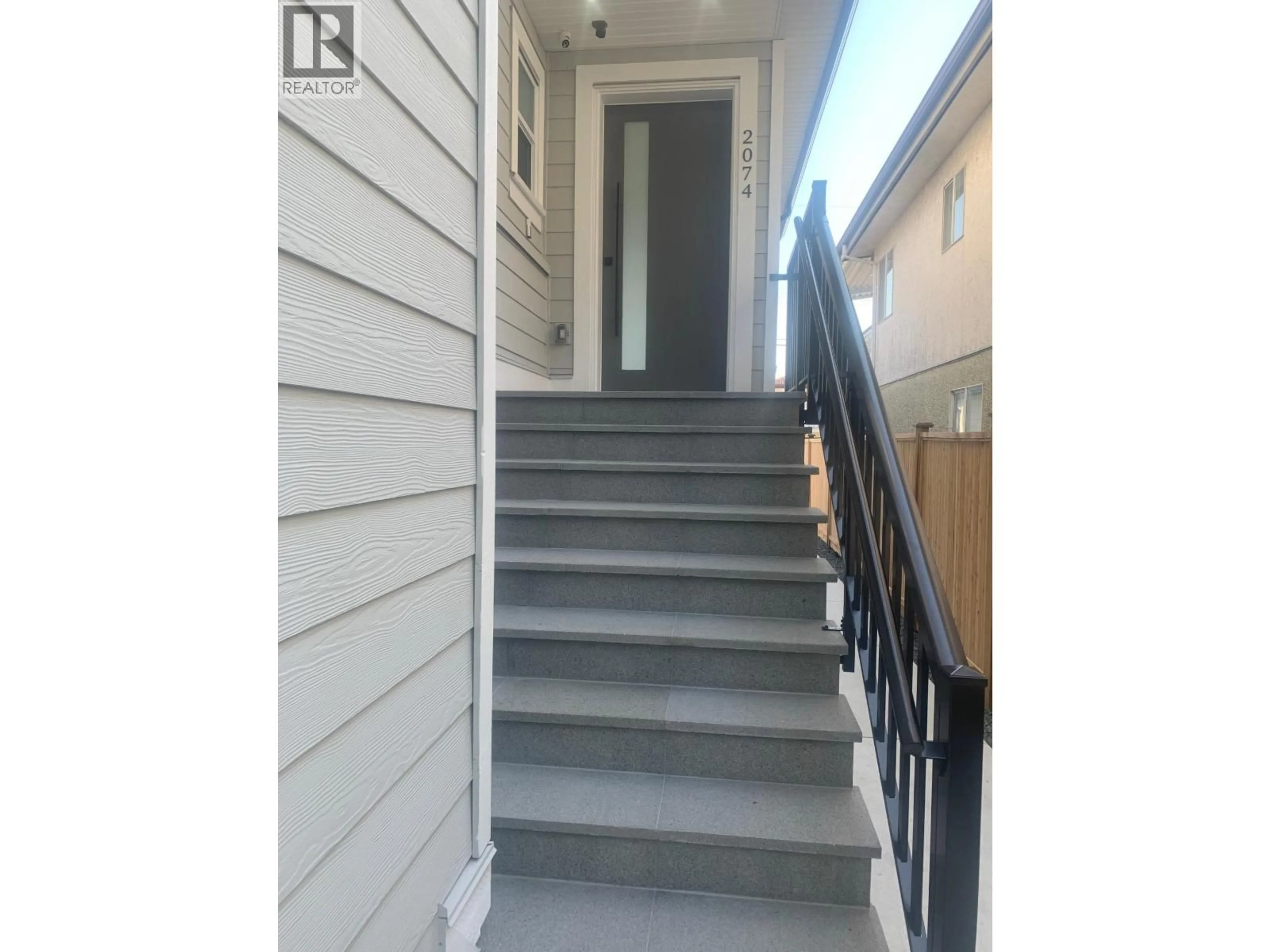 Stairs for 2 - 2074 50TH AVENUE, Vancouver British Columbia V5P1V3
