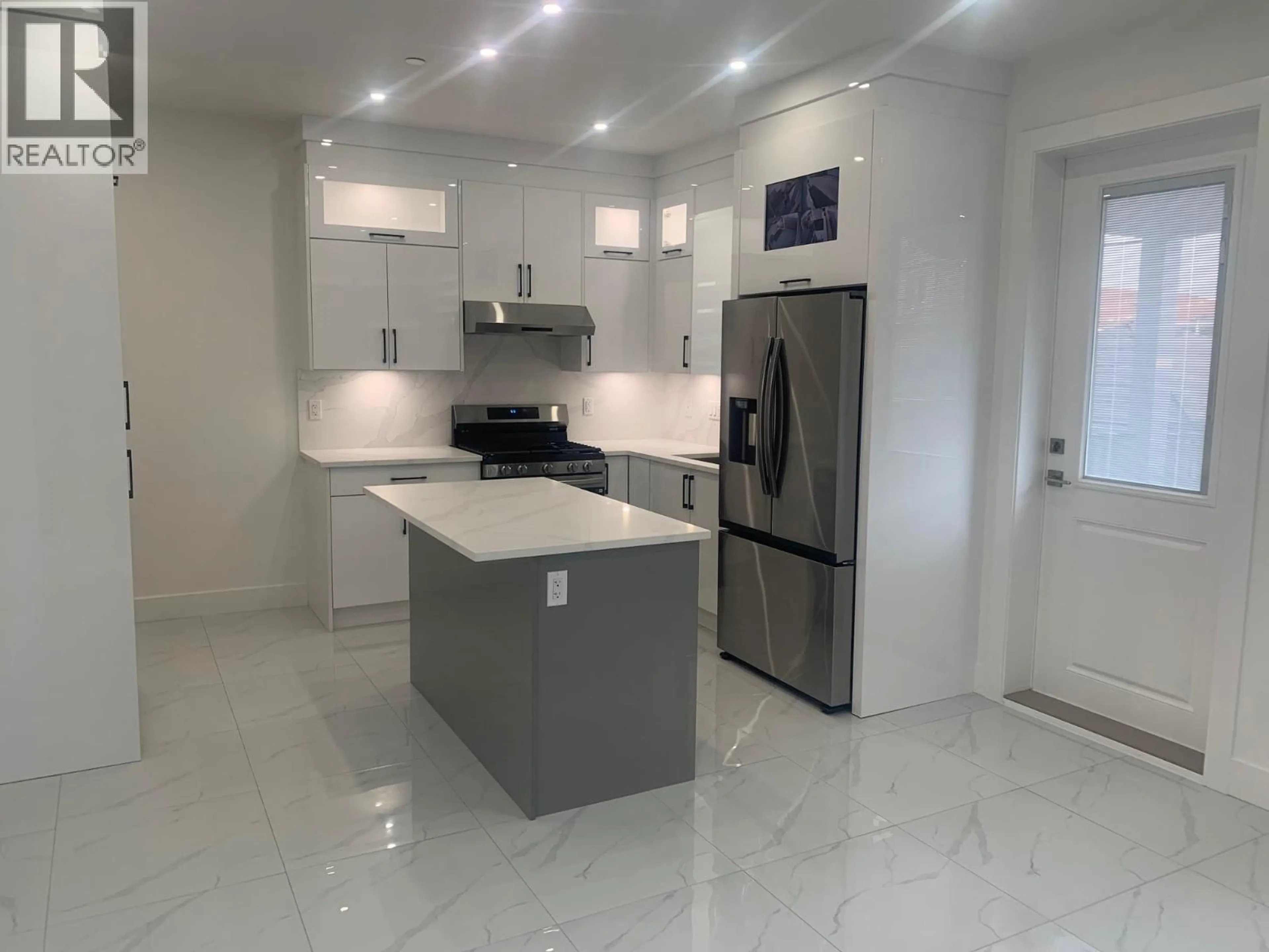 Open concept kitchen, ceramic/tile floor for 2 - 2074 50TH AVENUE, Vancouver British Columbia V5P1V3