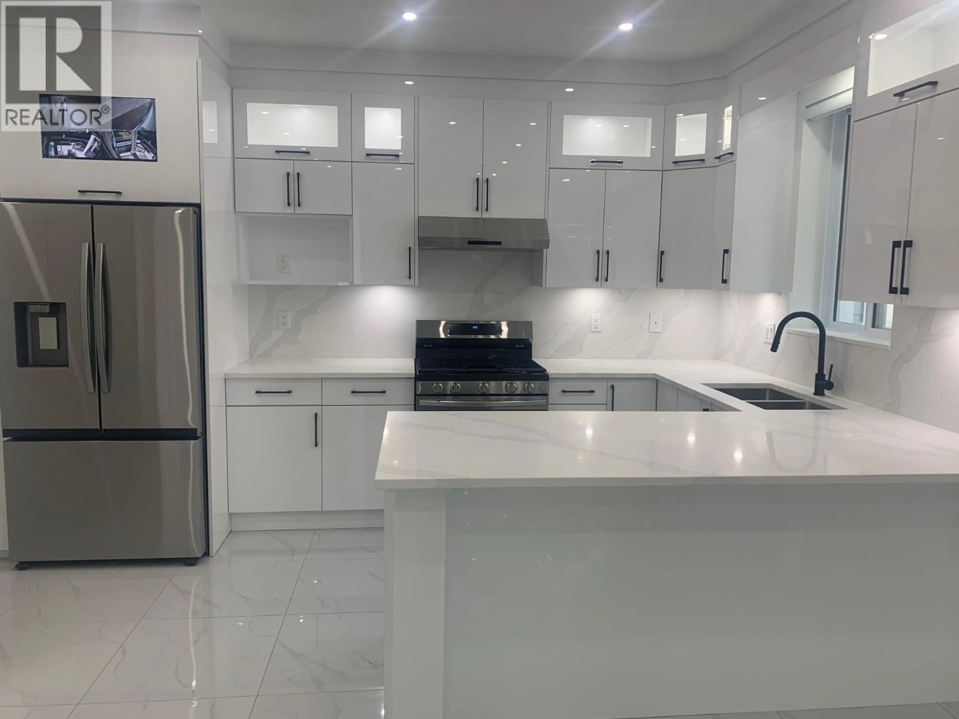 Open concept kitchen, ceramic/tile floor for 1 - 2076 50TH AVENUE, Vancouver British Columbia V5P1V3